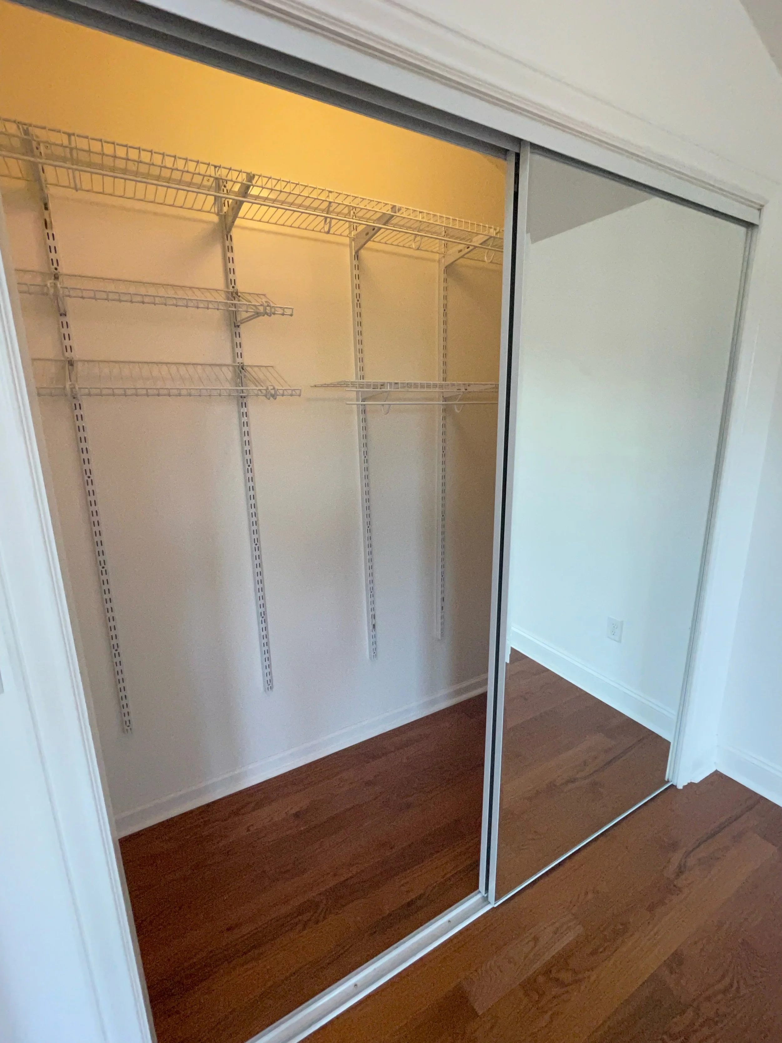 J6_closet.JPG