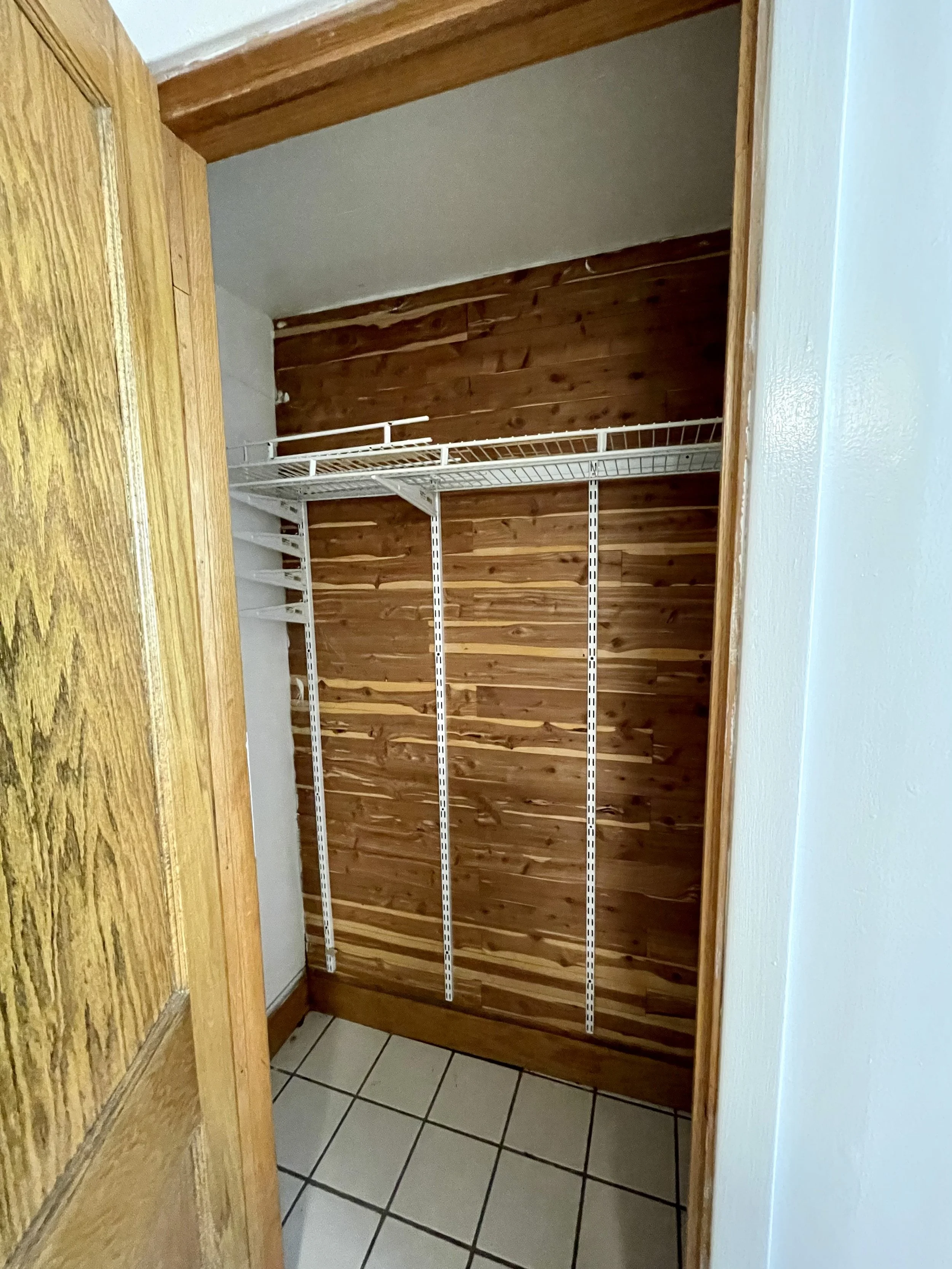 415_room2_closet.jpeg
