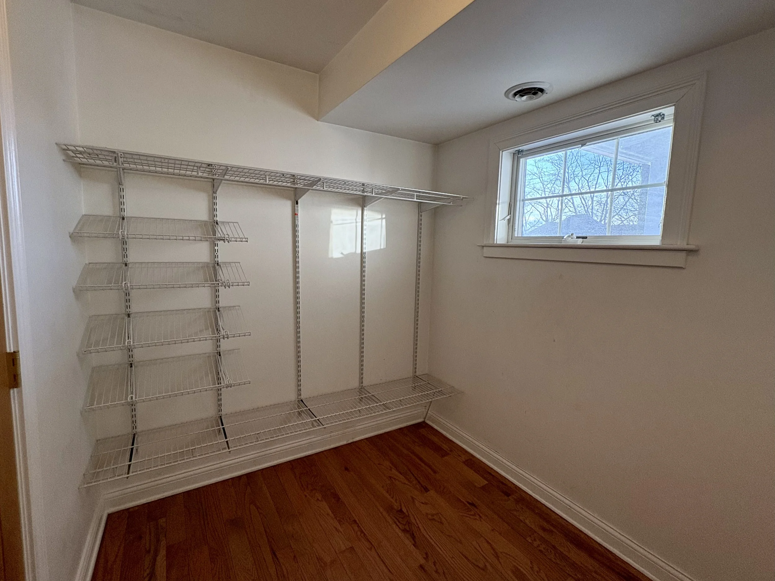642 2_closet.jpeg