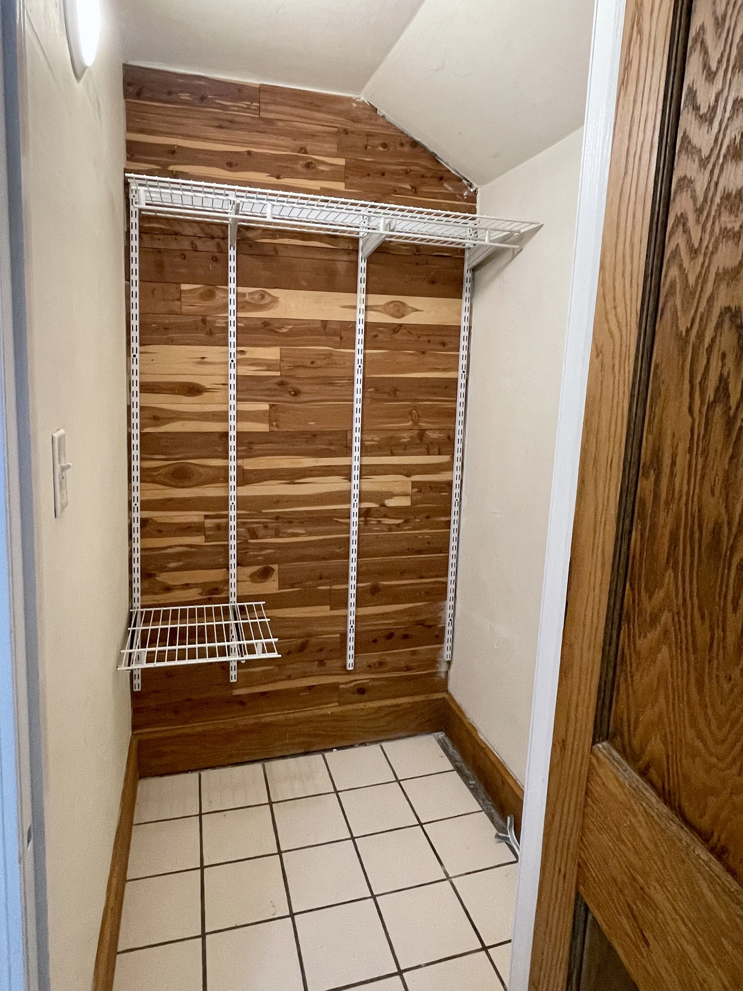 415_room4_closet.jpeg