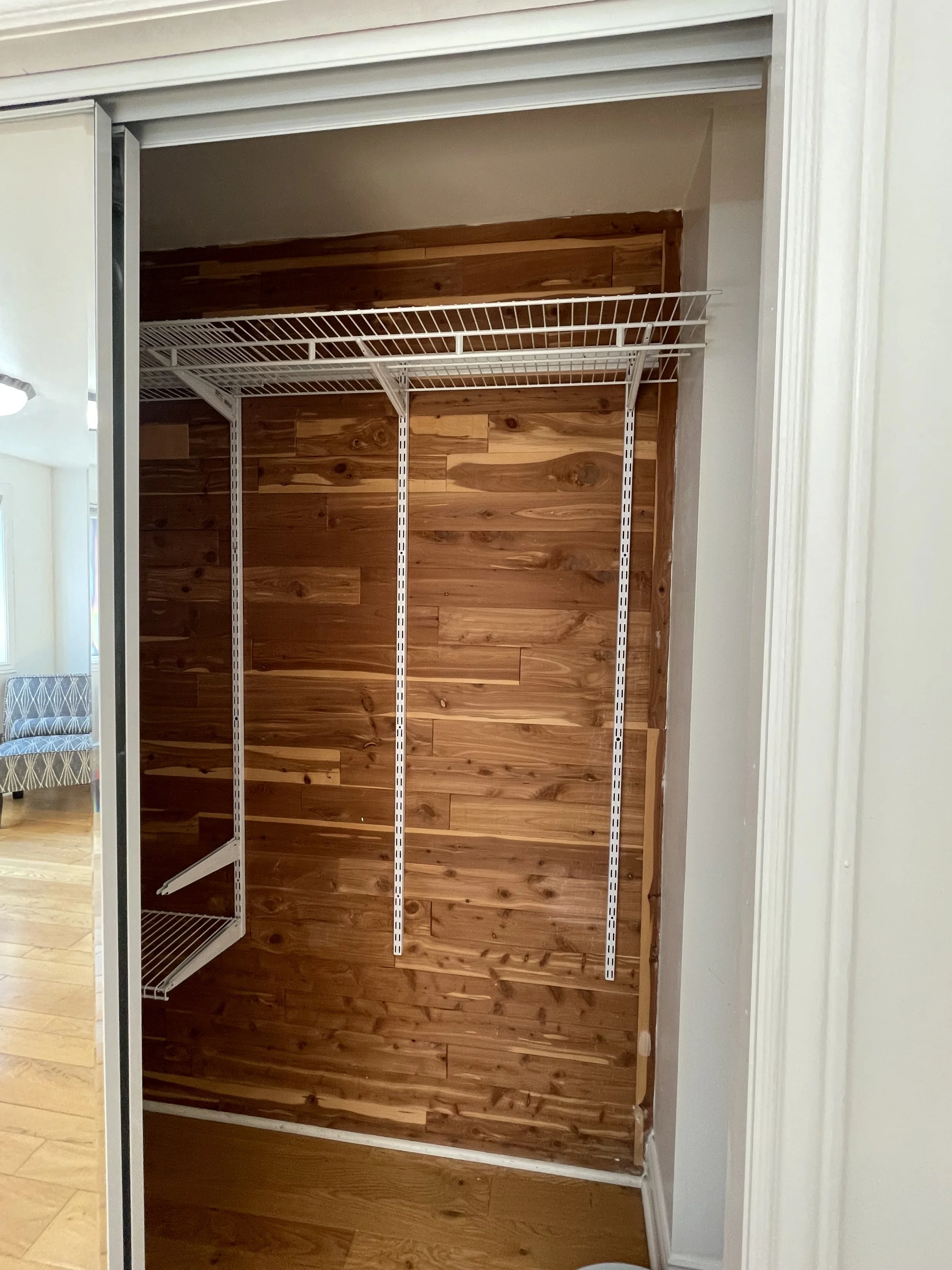 415_room6_closet.jpeg