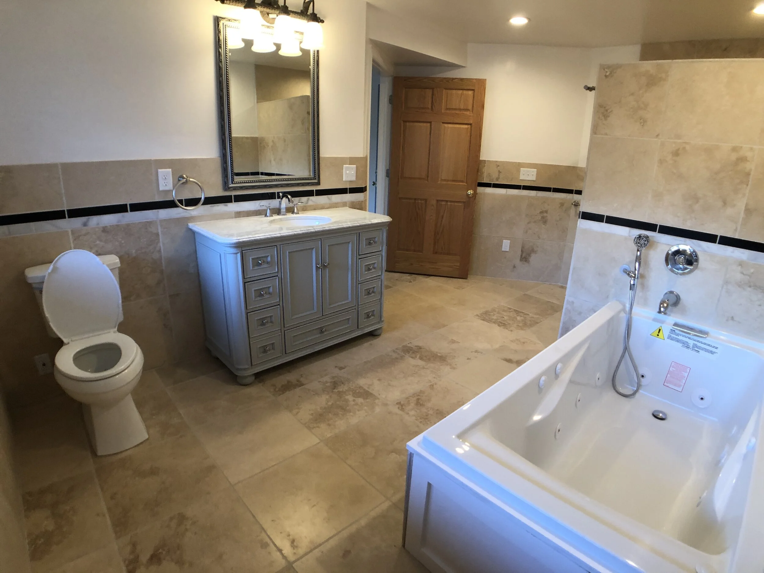 213 beakes  #1 bath.jpeg
