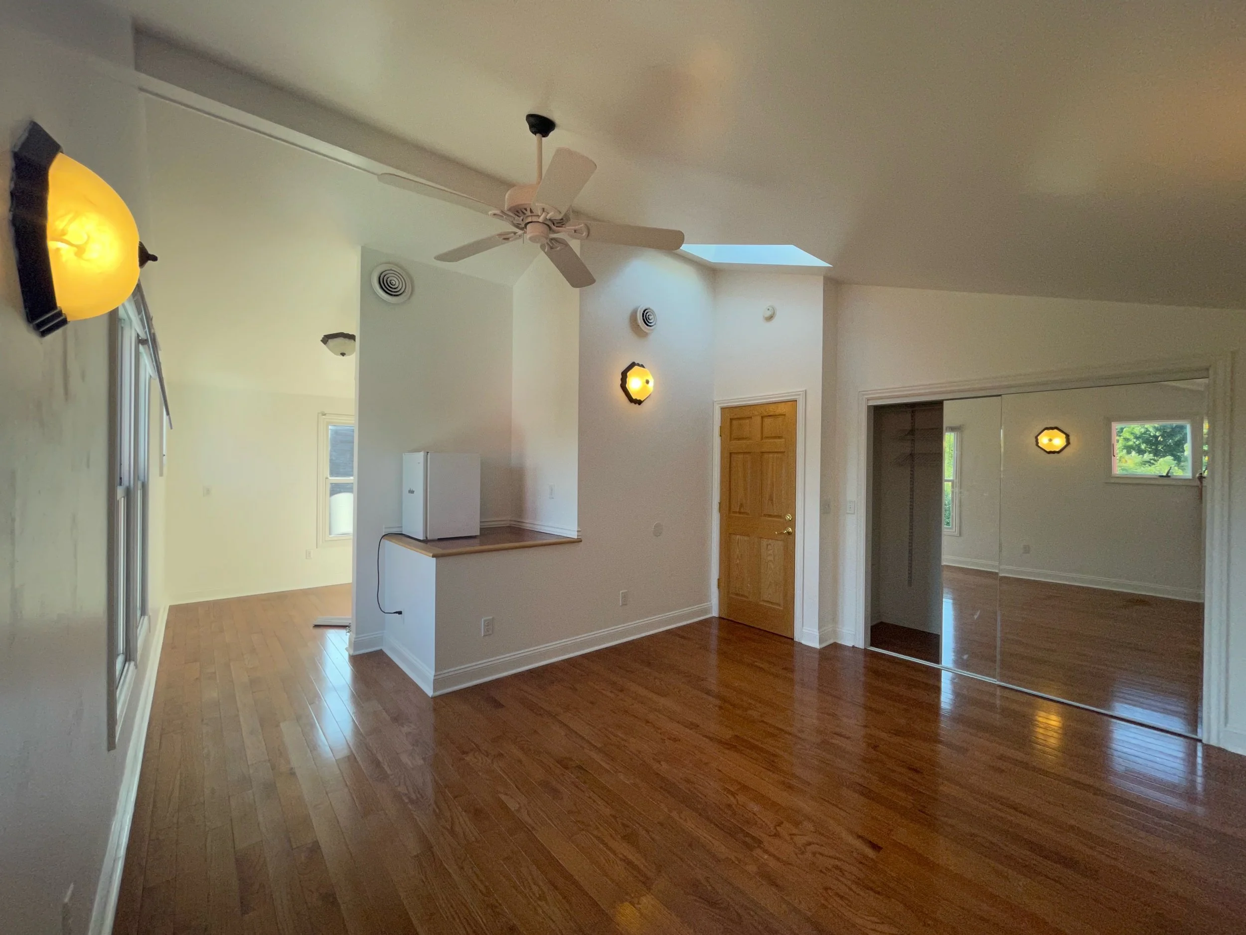 J6_room2.JPG