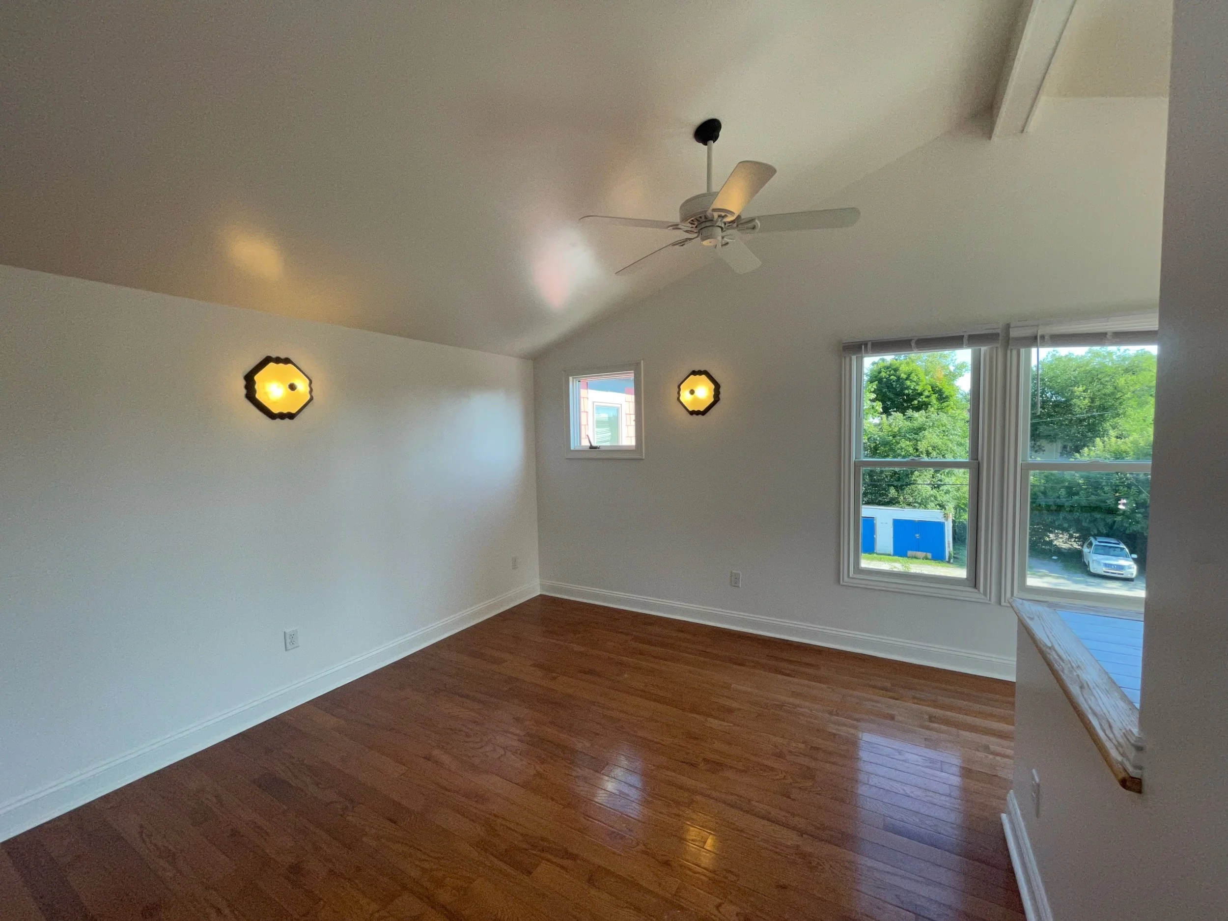 J6_room1.JPG
