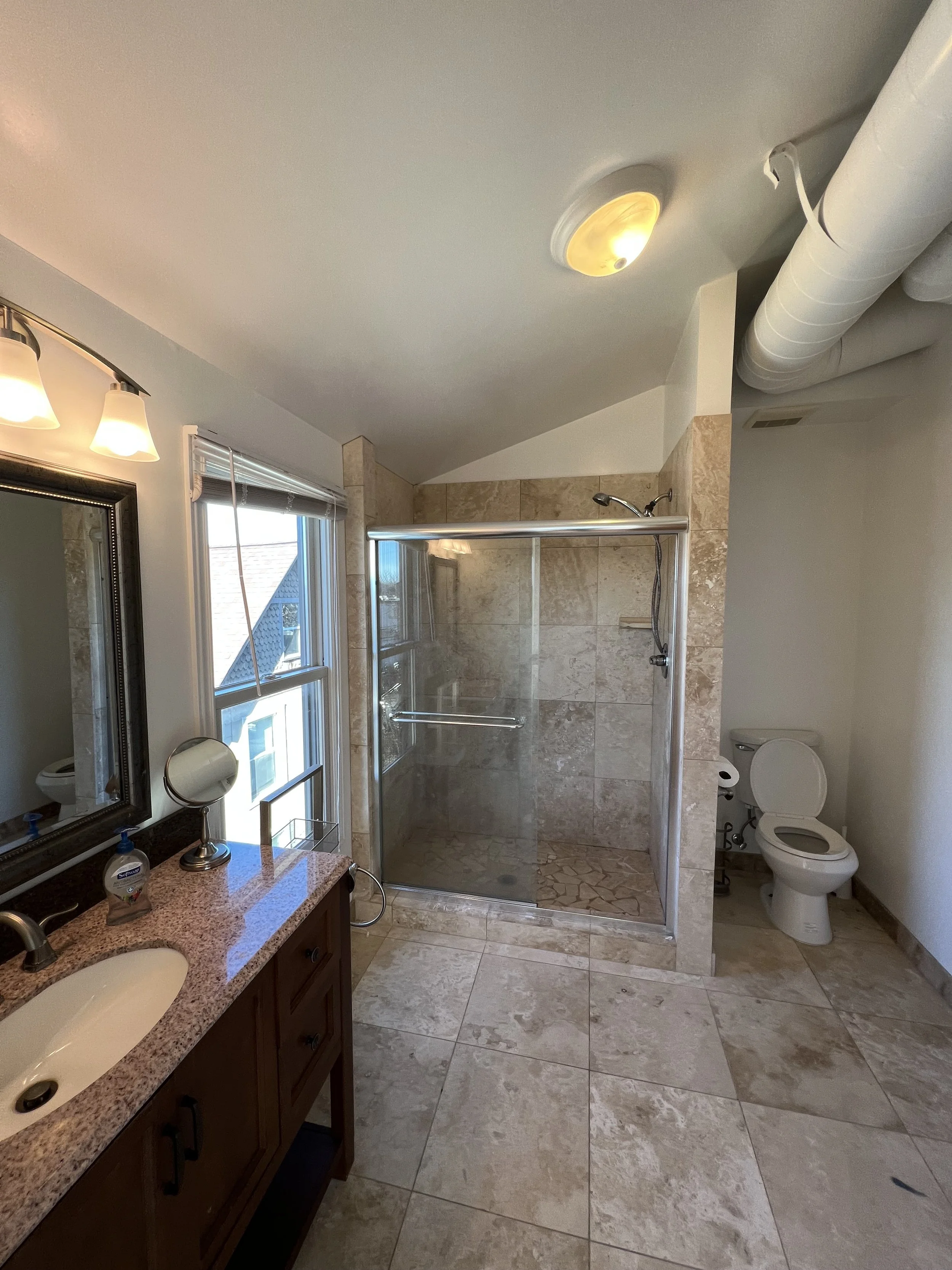 328 e jefferson #6 bath.jpeg