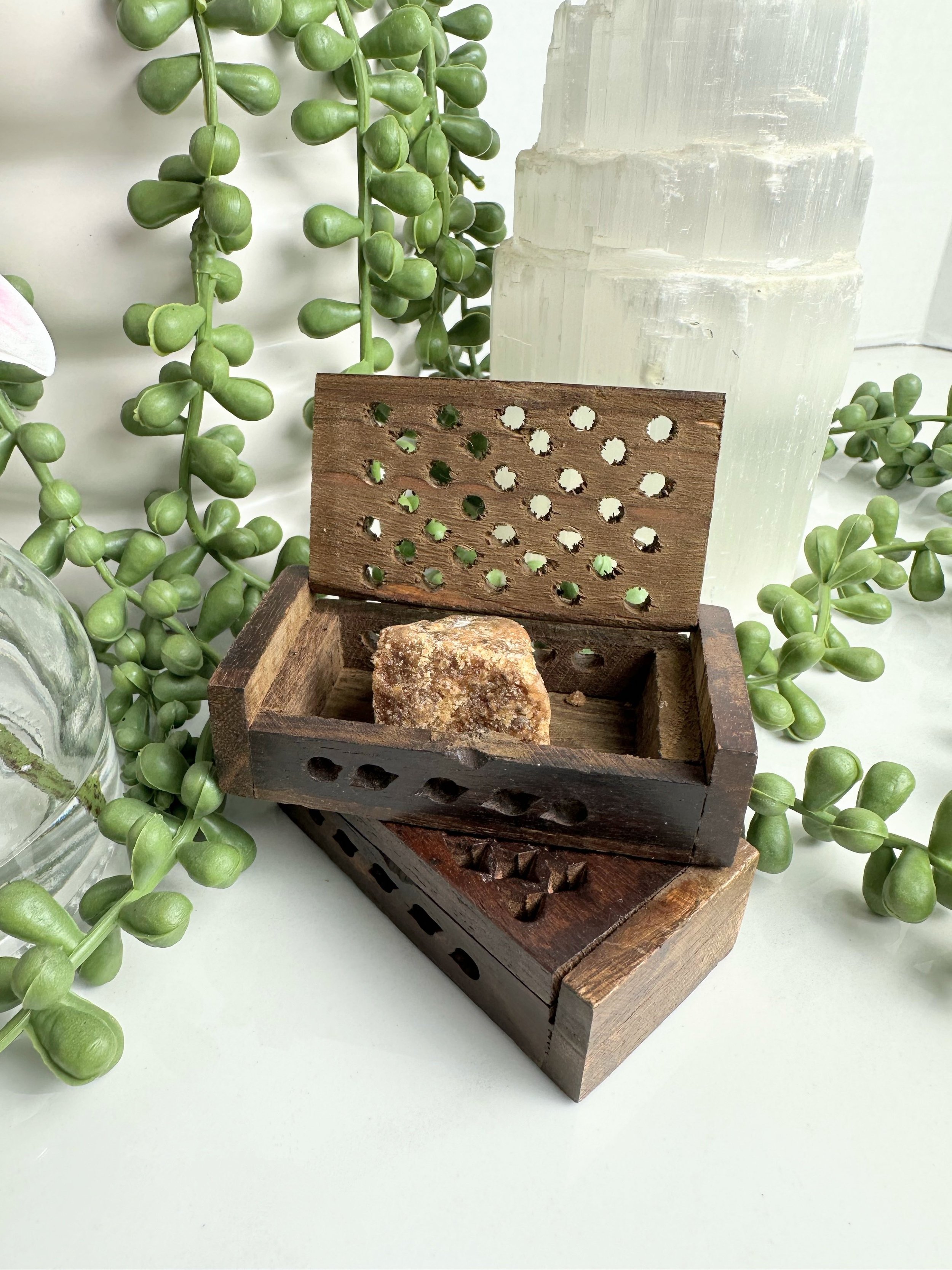 ROSEWOOD BOX WITH AMBER B.jpeg