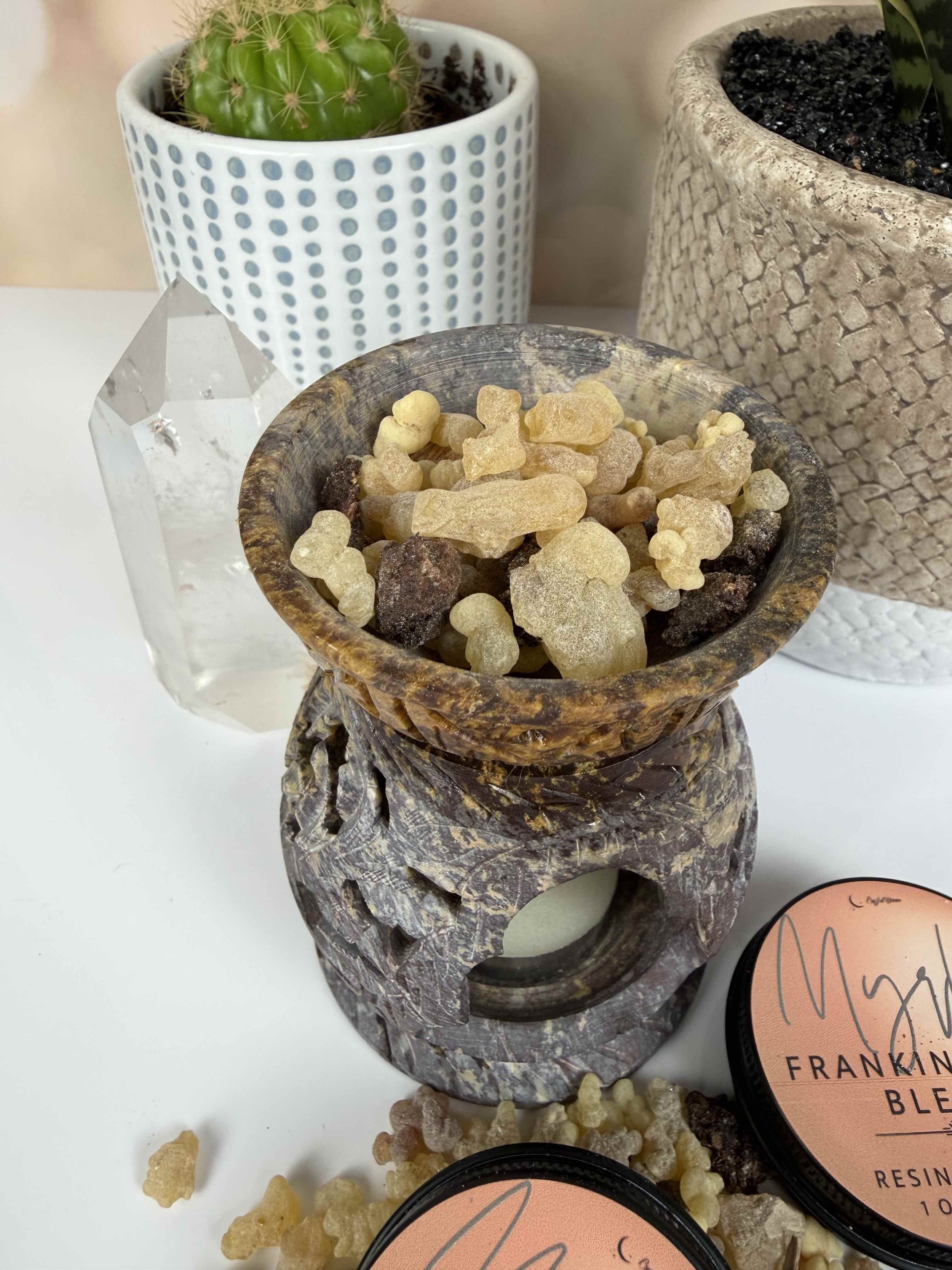 FRANK MYRRH 1OZ TIN D.jpg