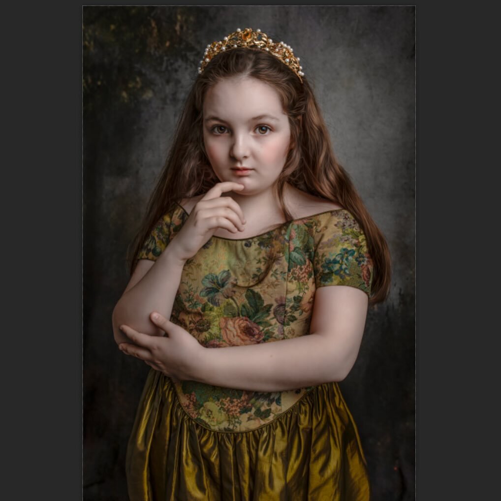 Young Princess Elizabeth.  I just love the intensity and strength of her gaze.  She sees you.
.
.
.
.
.
.
#fineartphotography
#visualstorytelling
#painterlyportrait #timelessportraits #visualimpact #fineartportraiture #fineartphoto #painterly #edited