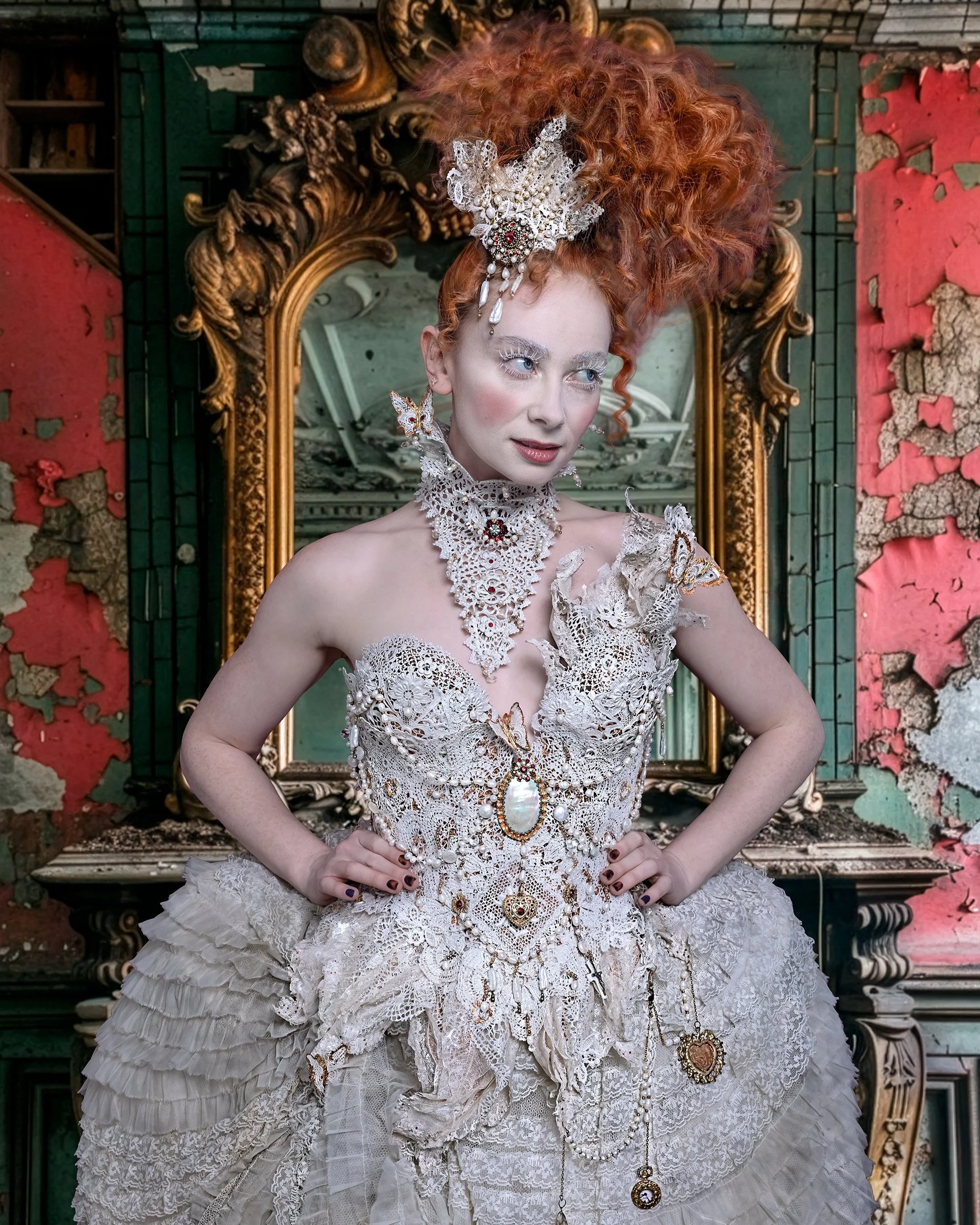 Miss Havisham 🖤

It's taken me an absolute age to start working on another fantastic opportunity to showcase the incredible corset artistry of the one and only, Mr @paultofarrell! 

The corset construction, the detailing, and the whole three-piece e