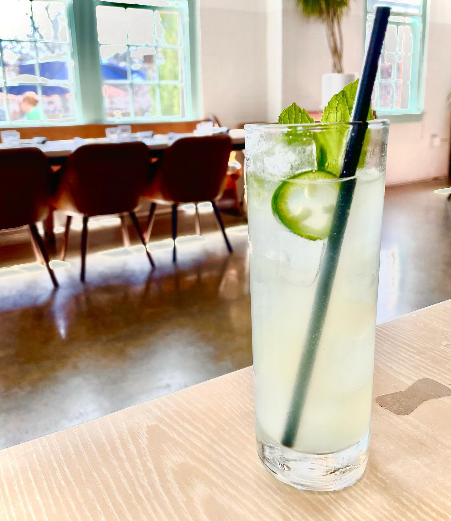 Vera. Ready to add a little spice to your weekend. 

Tito&rsquo;s, Celery, Jalape&ntilde;o, Mint, Lime
🍋🌶️💥💚🍃

#finedining #nashvillecocktails #titos #happyhour #joyfulhour #nashvillebars #patio #privatedining