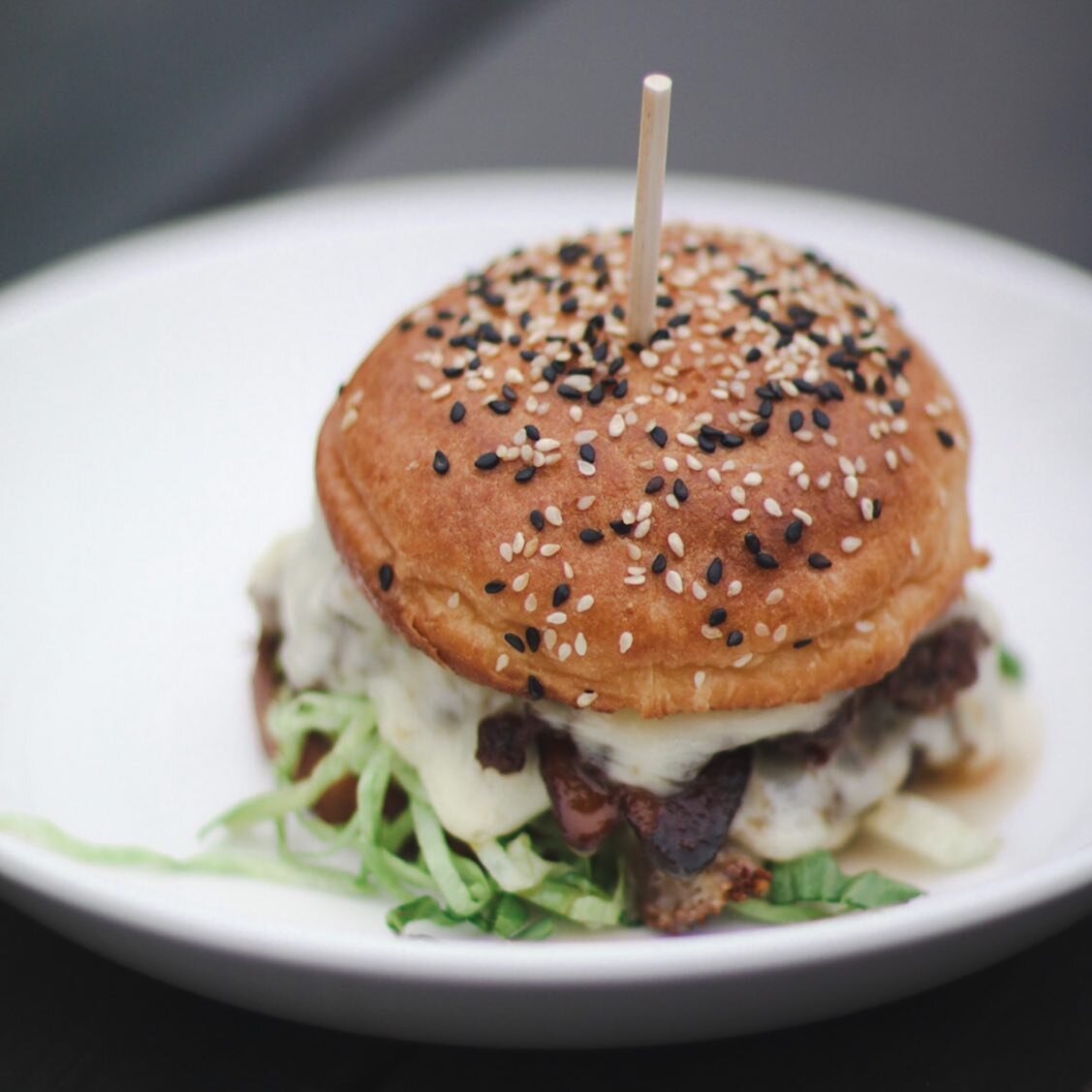 Oh, hey. Just here to remind you that lunch @hathornenashville is a great idea. Let us know you&rsquo;re coming. We&rsquo;ll save you a spot. 🪑 

📸 @hathornenashville Smashburger-2 @bearcreekfarm patties, @giffordsbacon, American cheese, lettuce, h