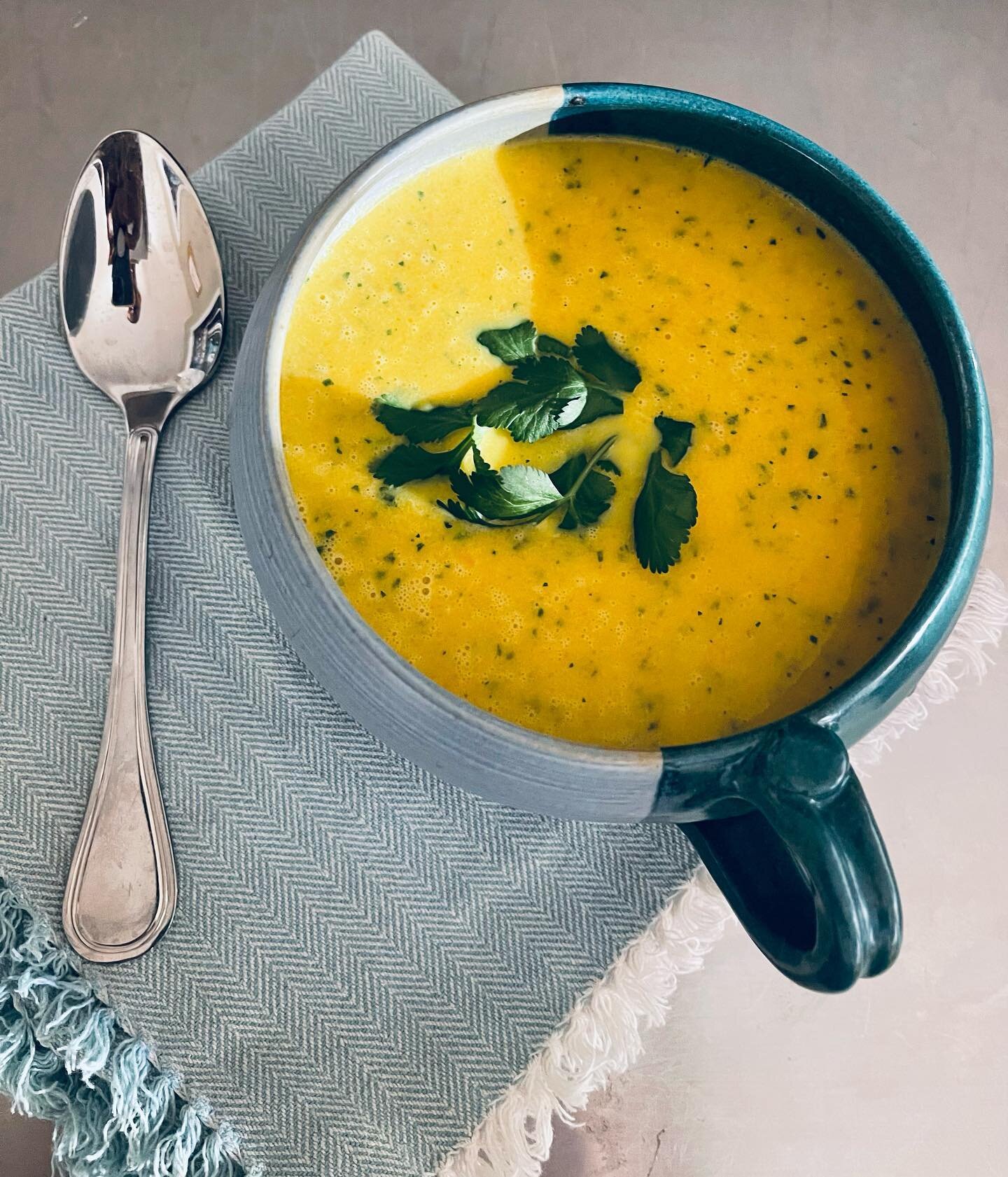 A great way to stay on track for the week is to prep ahead&hellip; take a few hours in the kitchen to roast, stew and soup so you have a head start on healthy food for the week!  Try this super simple Carrot-Cilantro soup&hellip; warming with a hint 