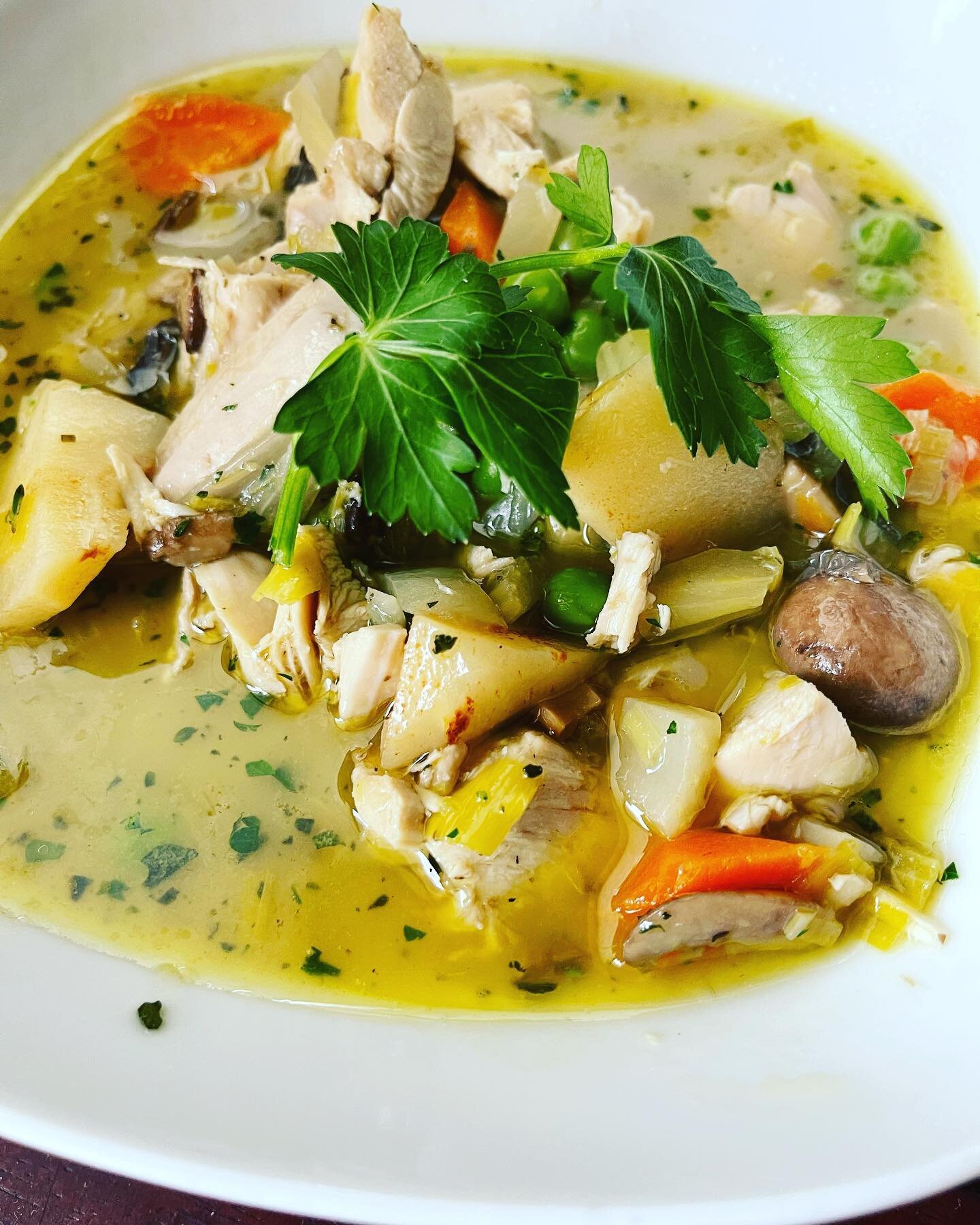 A fan favorite is back on our &ldquo;Staples&rdquo; menu!  Spring Vegetable-Chicken Stew w/ Lemon and Herbs.  Check out next week&rsquo;s menus&hellip; link in bio and comments! #thewholejam#mealdeliveryservice #hinghamma #cohassetma #hullma #norwell