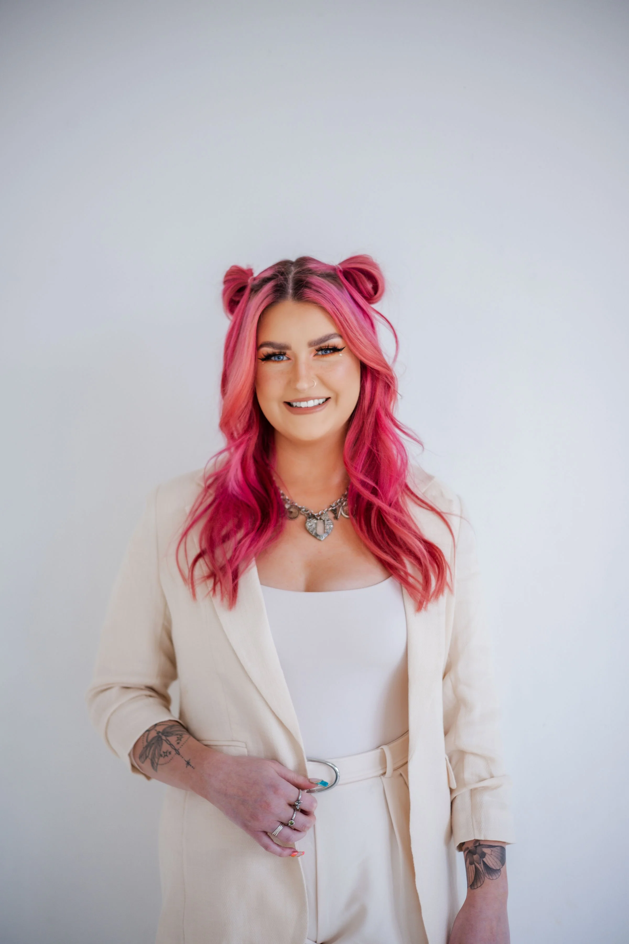 Liz / Stylist / Color Specialist  / Extension Specialist