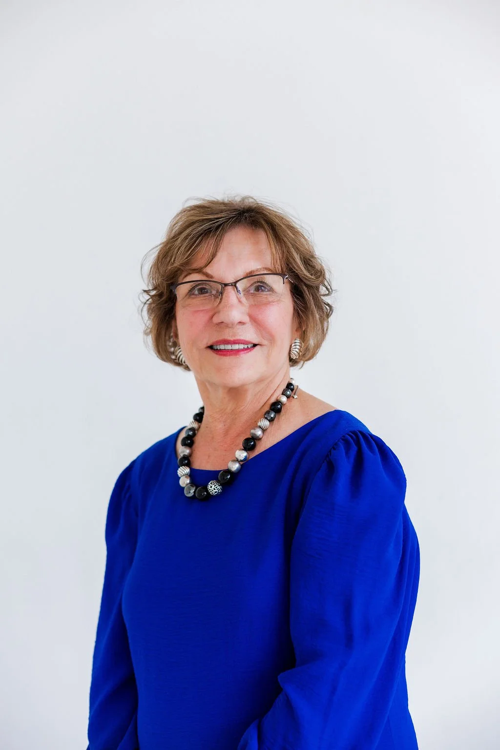 Niki / Stylist / Color Specialist