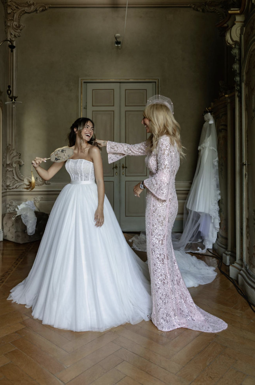 Come devono vestirsi le mamme degli sposi