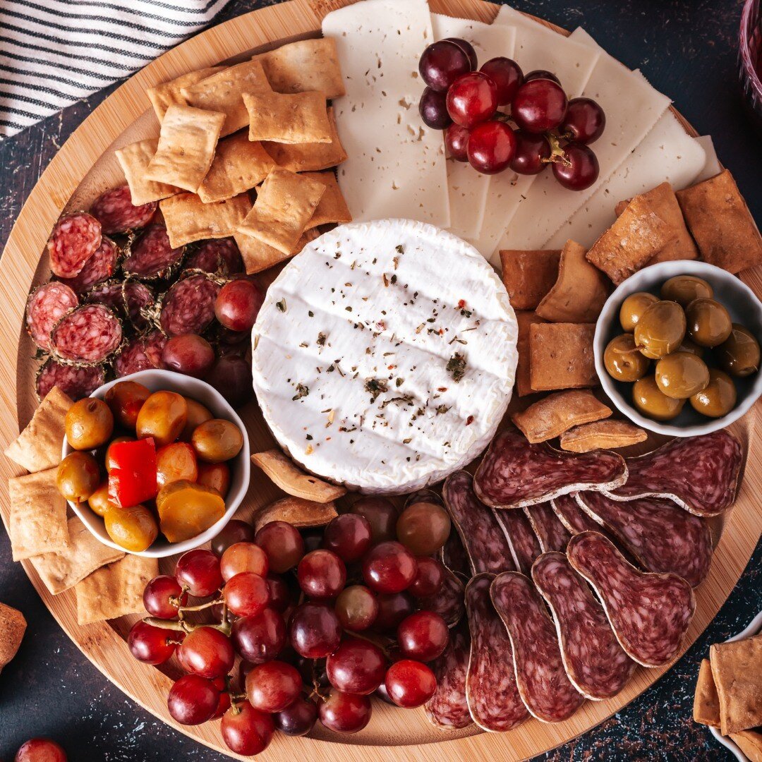 You're having some friends over for a fun evening of sipping wine and playing board games. Which charcuterie board would you pick to serve? 🍷🧀

#charcuterieboard #gettogether #wineandcheese #cheese #charcuterie #gamenight #friends #cheesepairings #