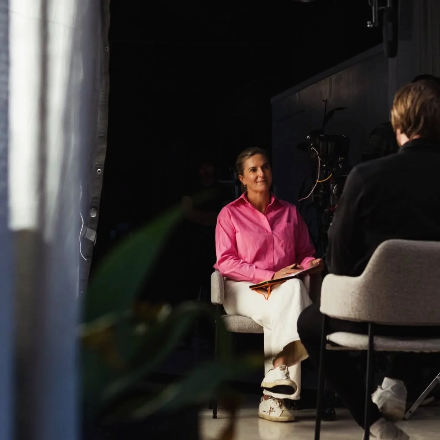 Happy birthday to our fearless leader and chief hustle officer @belindajinnes. Here we see her in her element, getting the goods from our talent. Cheers to another lap around the sun