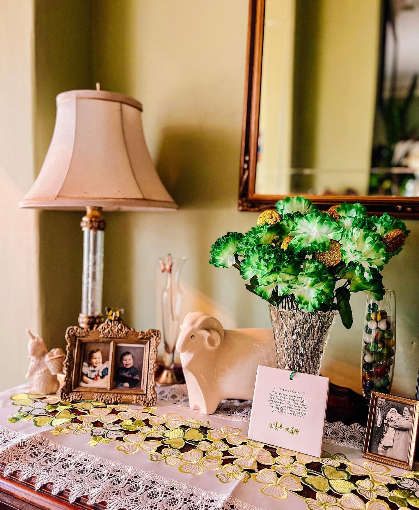 It&rsquo;s no secret we love holidays around here. What would The O&rsquo;Connell House be without a little St. Patrick&rsquo;s Day fun?! ☘️ 🌈 💚 🇮🇪 #happystpatricksday #happystpaddysday #proudtobeirish #luckoftheirish #irishhomes
&bull;
&bull;
&b