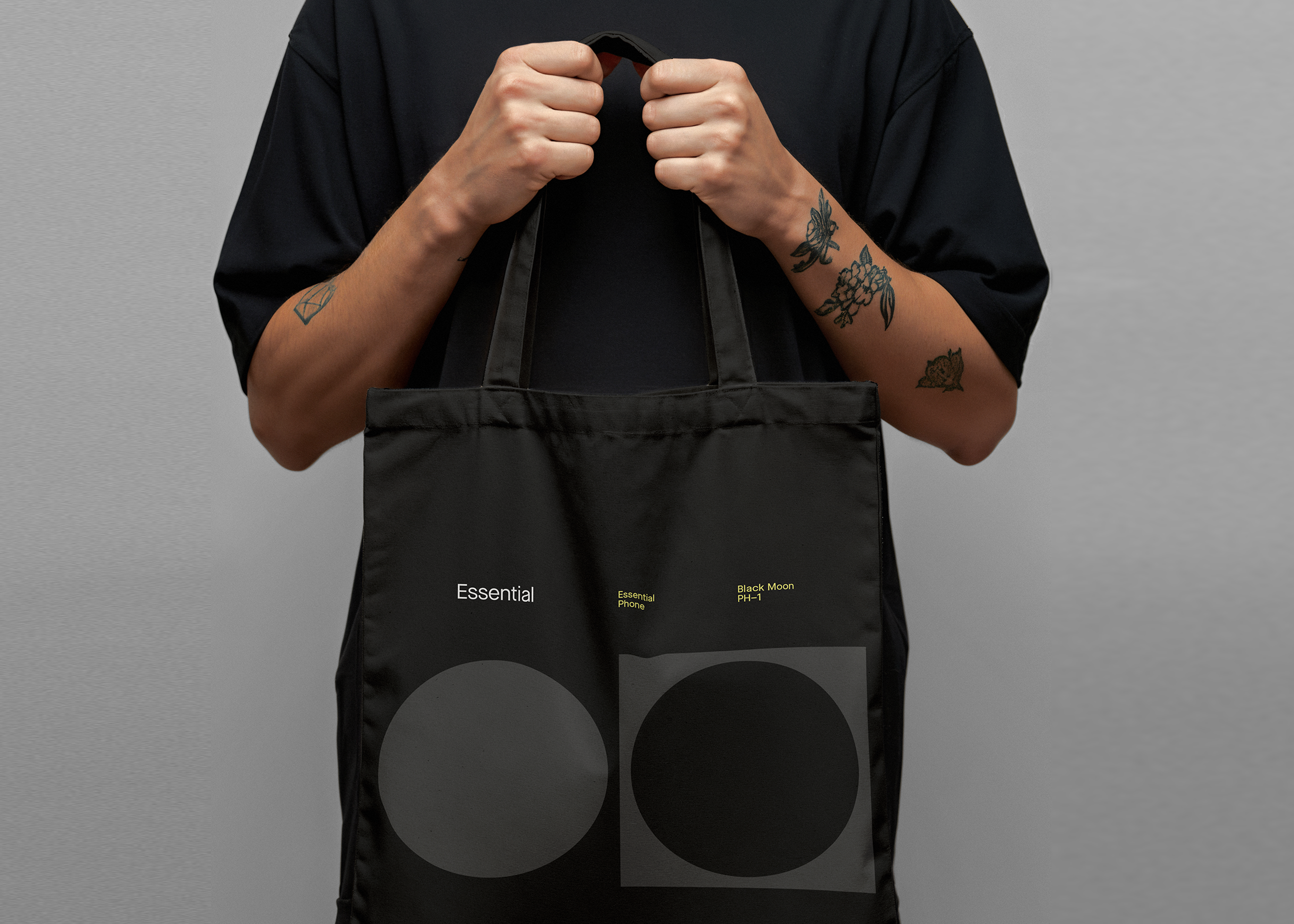 10-essential-phone-tote-abdul-ovaice.png