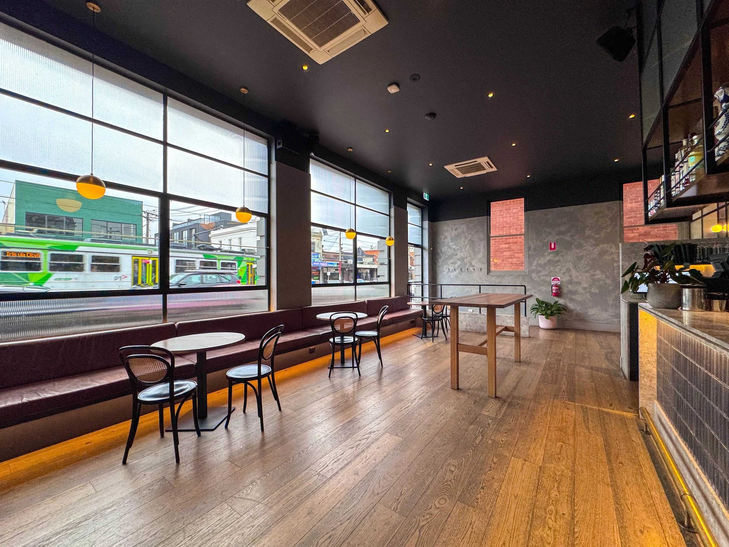 front_bar_stand_up2.jpg