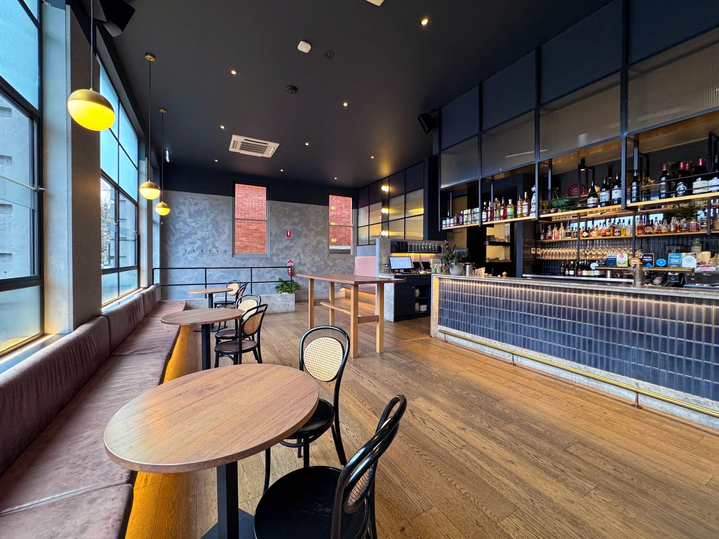 front_bar_stand_up_3.jpg