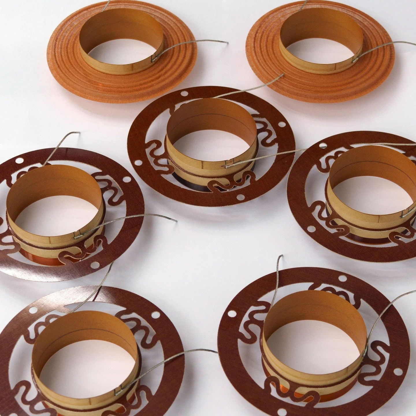 .
How do we do what we do?
Manufacturing speaker parts from our own materials requires special care and procedures. For instance, the production of the phenolic suspension for our AC-5150 diaphragm group is carried out in stages. First, we select voi