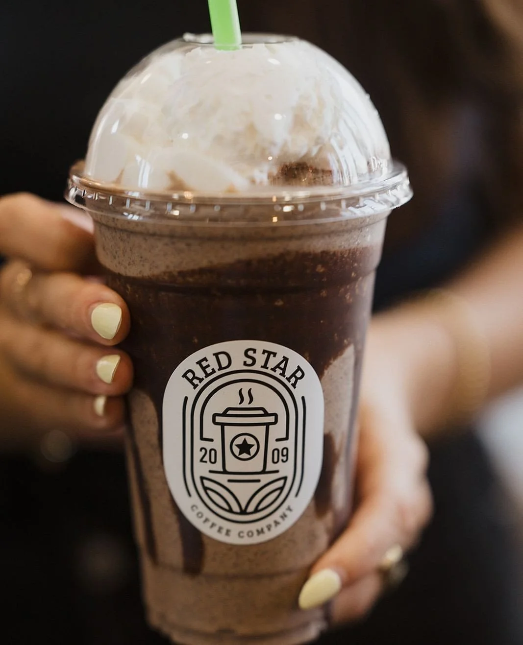 Afternoon treat, anyone? 😋 try one of our ice cream blends! ⁠
⁠
🍫 Java Chip⁠
👀 Twix Mocha Blend⁠
😛 Moscow Mudslide