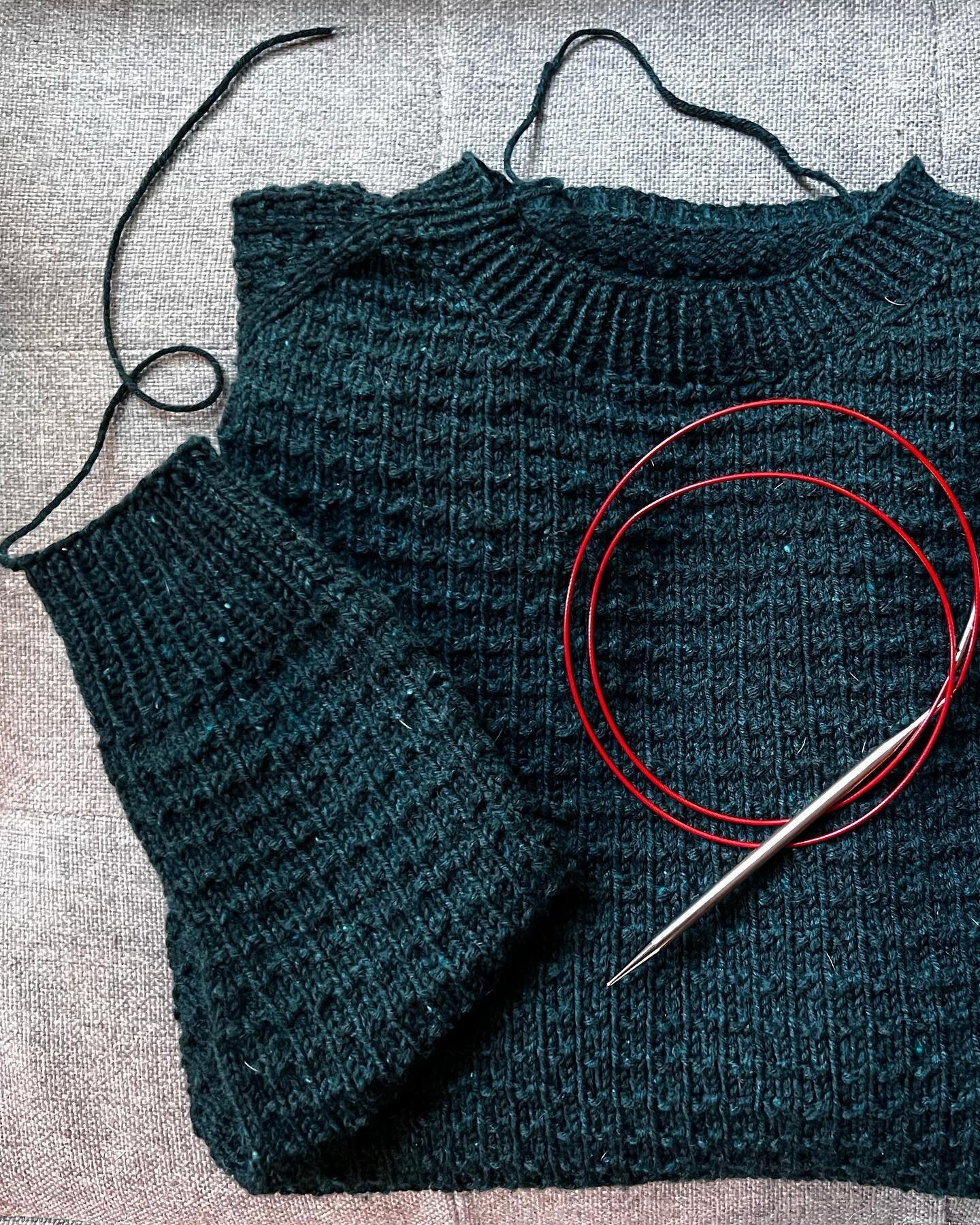 I took what was intended to be a short break&hellip; and it lasted six months! In that time, I worked on a few projects (including one really big one I&rsquo;ll talk about soon!). This sweater knit in Imbue by @brooklyntweed was one of my comfort kni