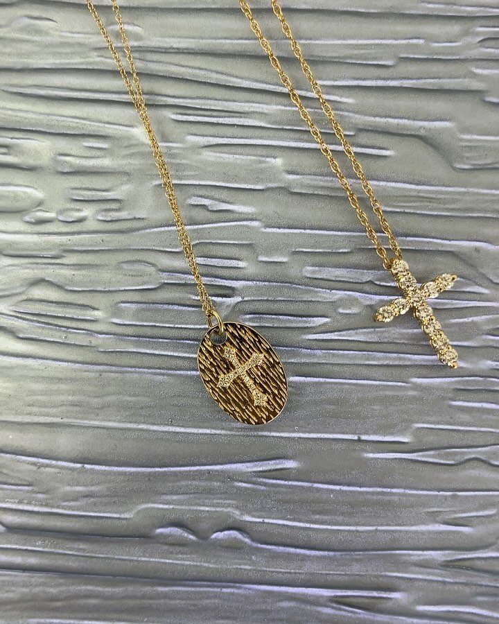 Stunning gold crosses in all different styles. Perfect for everyday wear. ✝️💕

#crossnecklace #necklacesets #necklaceaddict