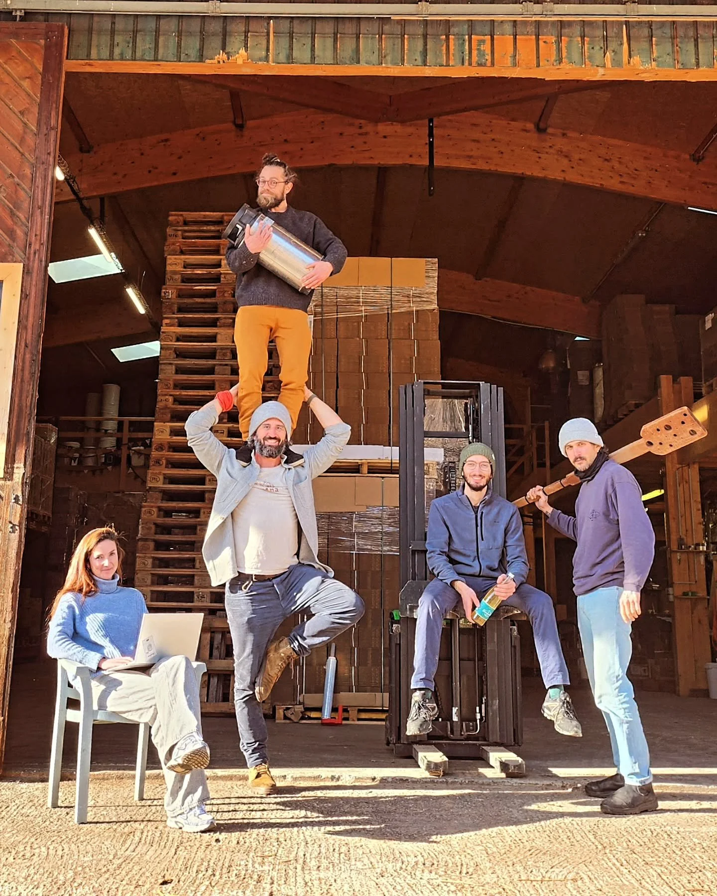 Joyeux No&euml;l &agrave; tout le monde 🎄✨

On vous souhaite surtout le bonheur d'&ecirc;tre avec ceux que vous aimez, c'est le plus important ❤️ (avec un verre de kombucha &eacute;videmment)

On en profite pour vous pr&eacute;senter notre &eacute;q