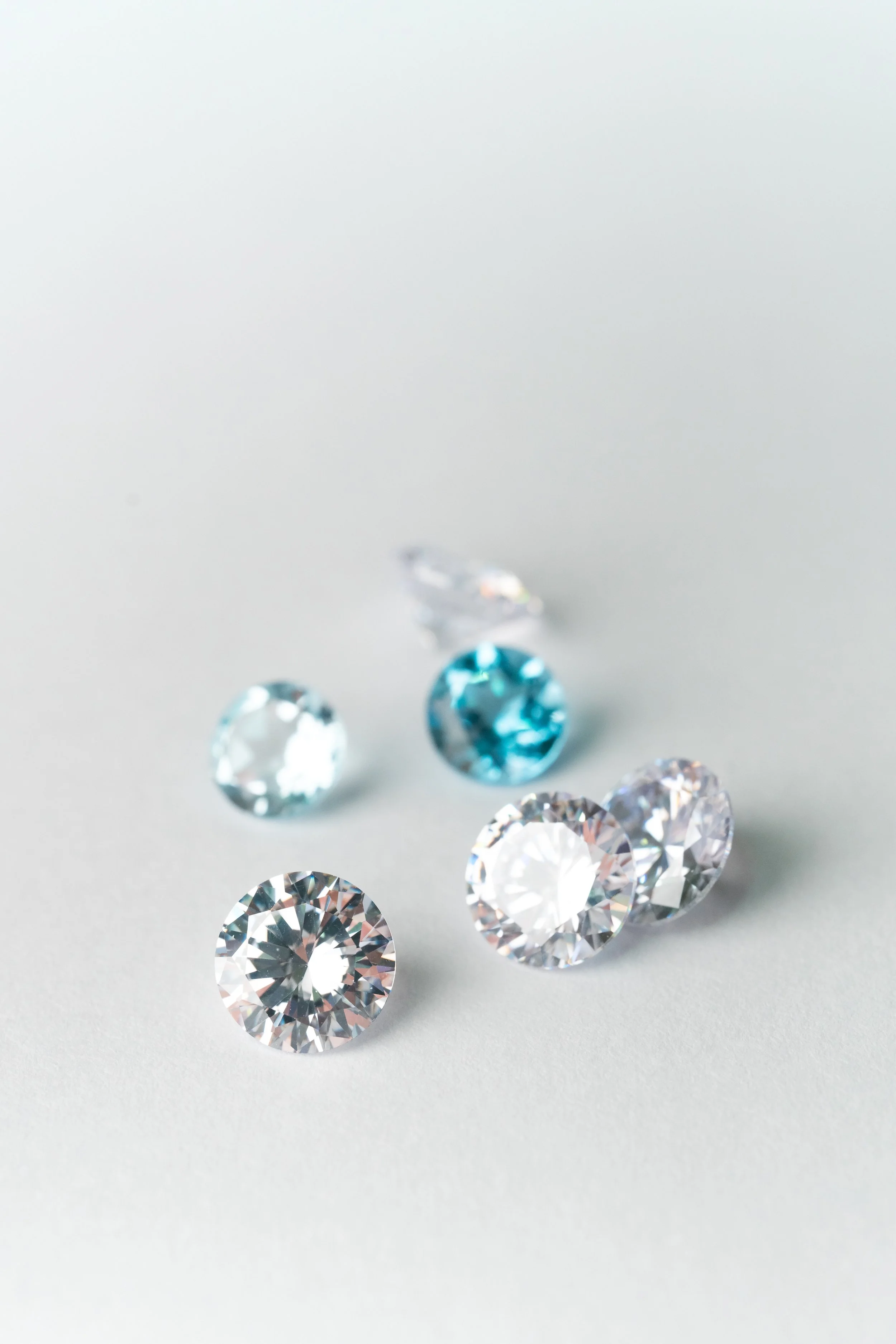 Was sind die beliebtesten farbigen Edelsteine für Schmuck?