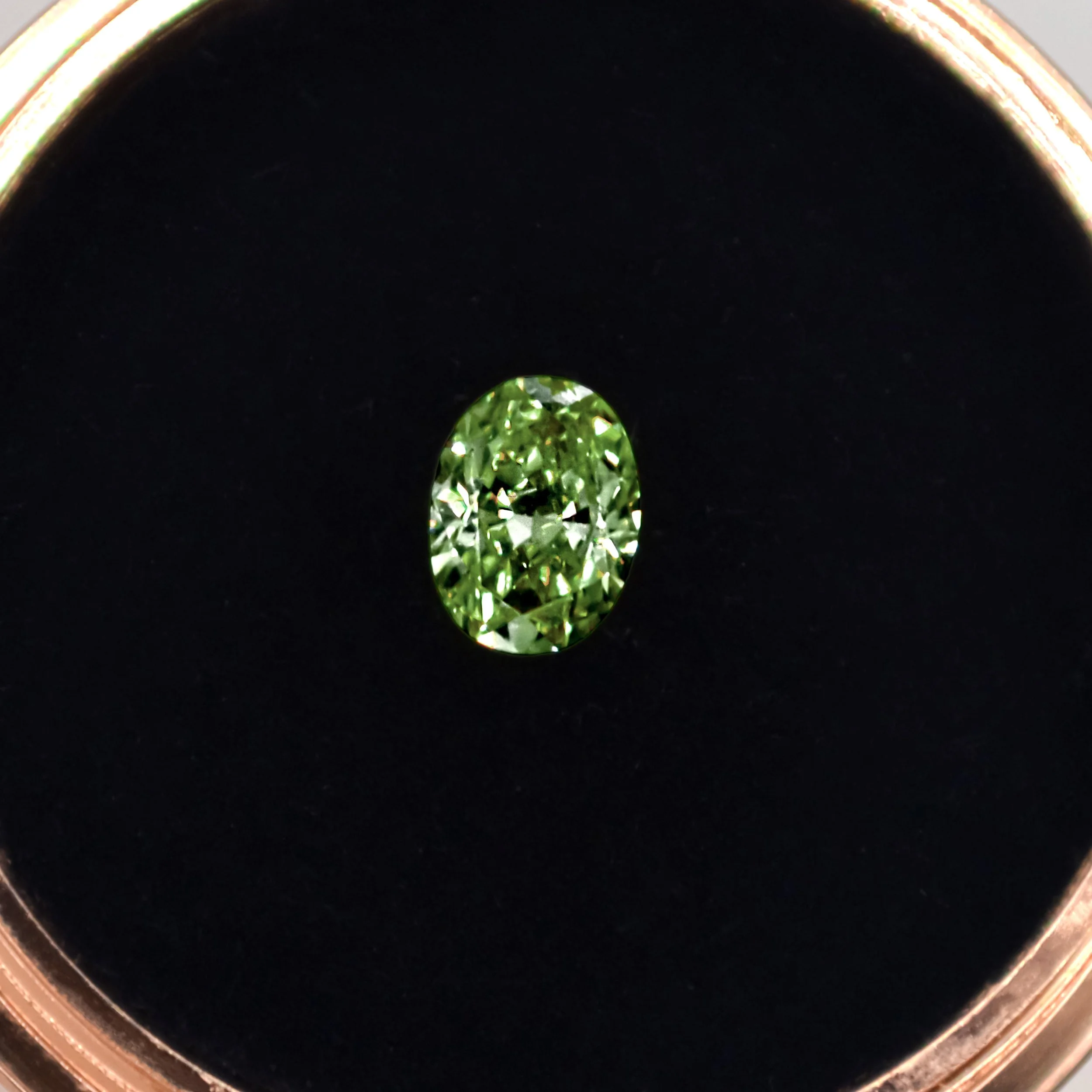 0.40_ct_(0.35-0.49_ct)_Green_Oval(1).JPG