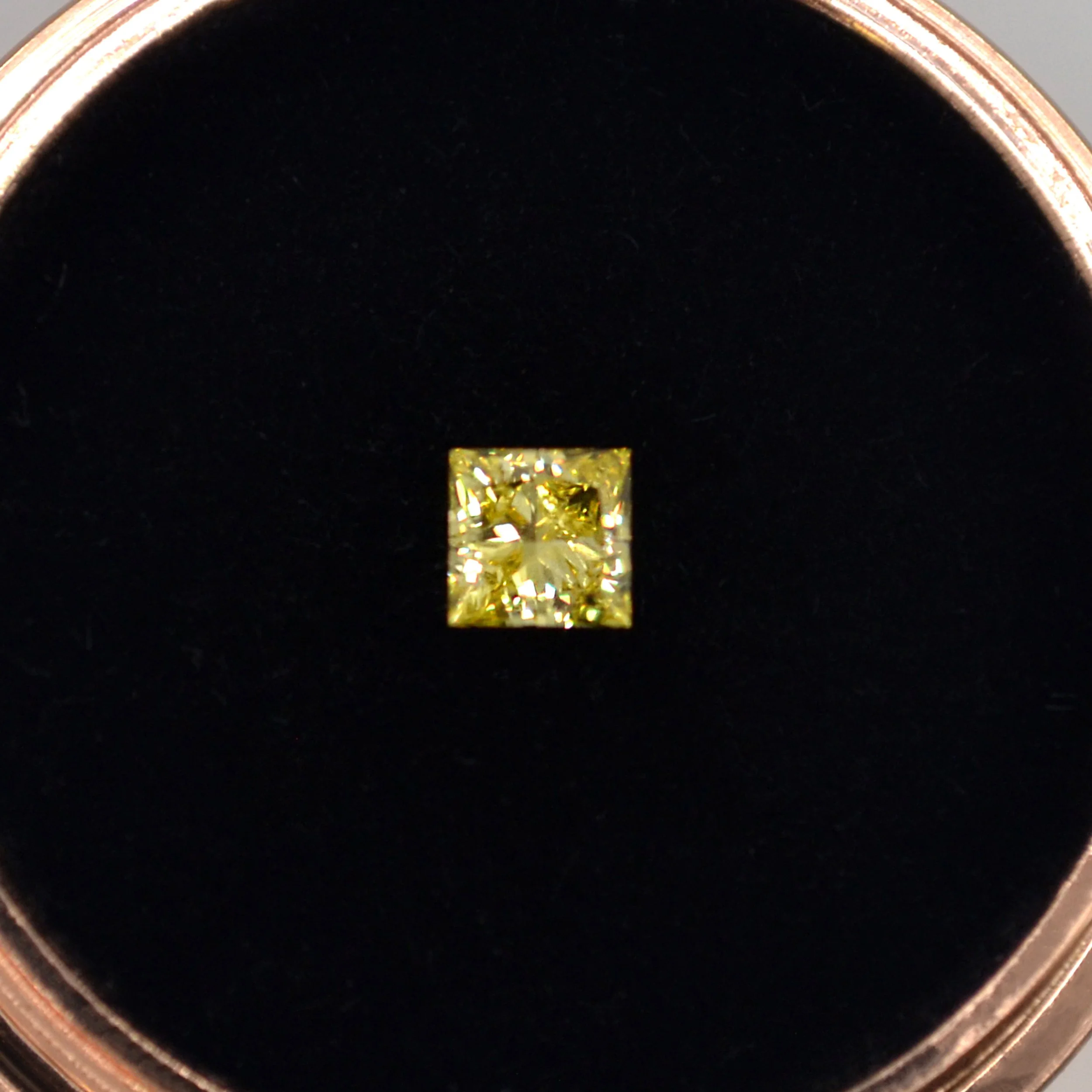 0.25-0.29_ct_Yellow_Princess_CUT.JPG