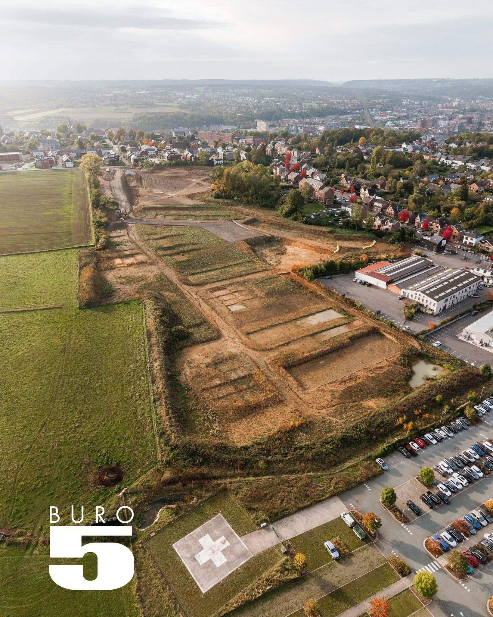 Il y a un an, on vous parlait de ce projet d&rsquo;envergure &agrave; Bouge&hellip;
Aujourd&rsquo;hui, ce chantier entre en action 🏗️

Les premiers travaux viennent de d&eacute;buter : les voiries prennent forme, amor&ccedil;ant la cr&eacute;ation d
