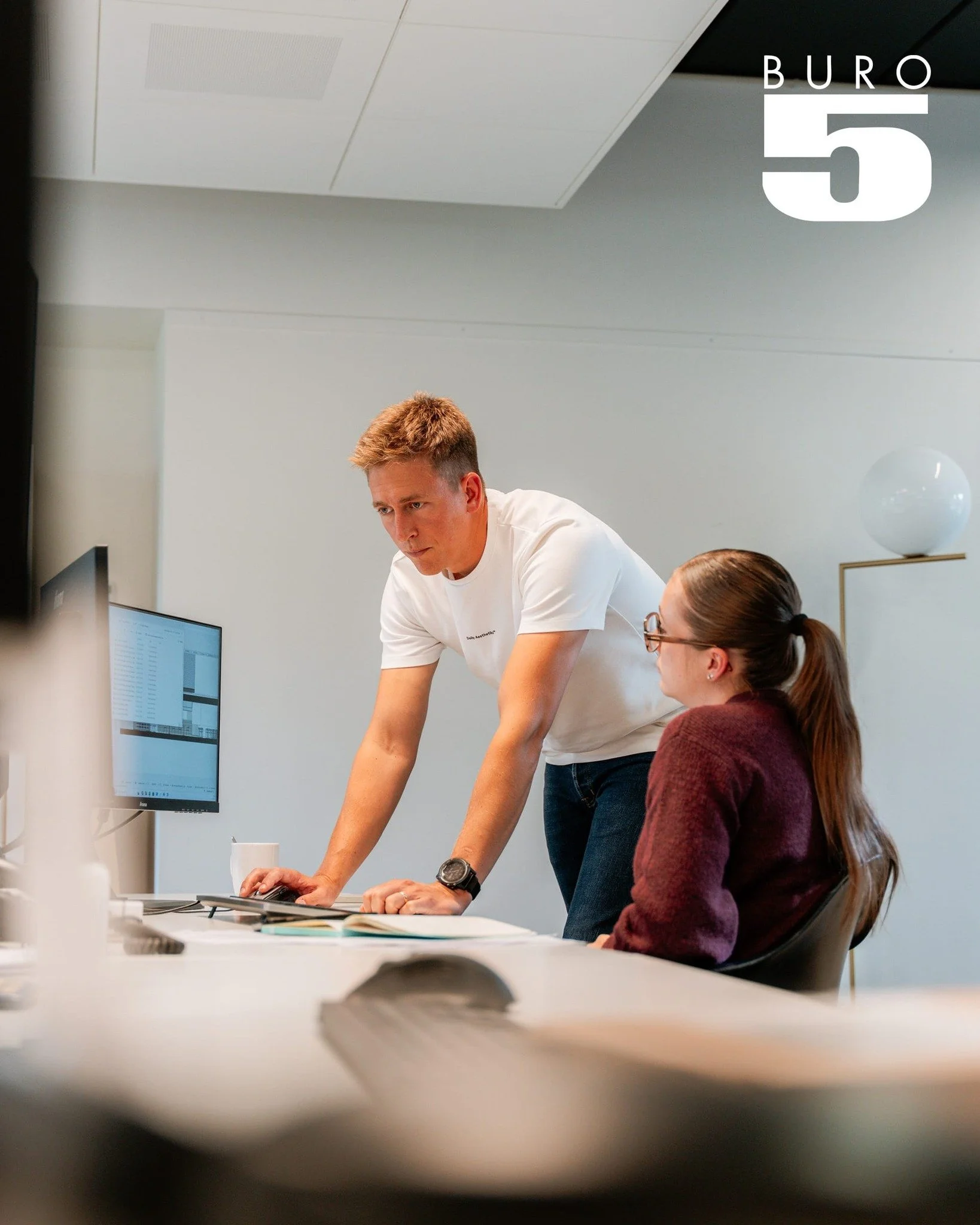 Chez BURO5, l&rsquo;esprit d&rsquo;&eacute;quipe, c&rsquo;est plus qu&rsquo;un mot.

C&rsquo;est en &eacute;changeant, en confrontant les id&eacute;es, en partageant nos savoir-faire qu&rsquo;on avance. C&rsquo;est comme &ccedil;a qu&rsquo;on imagine