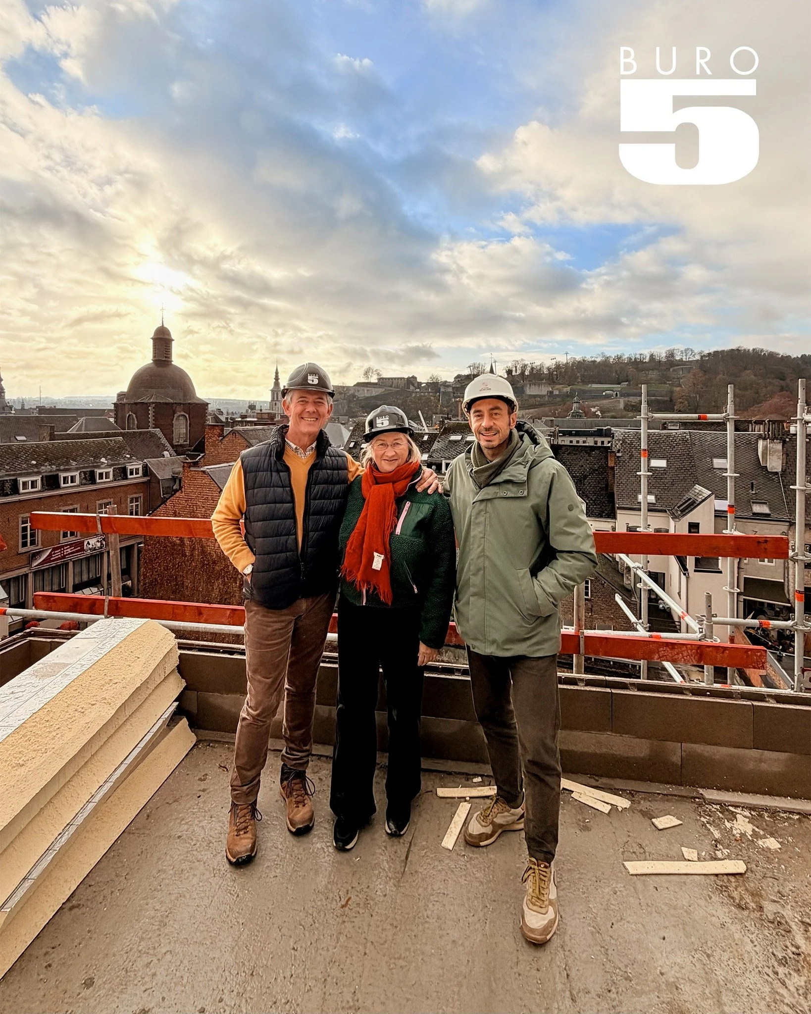 Toute l&rsquo;&eacute;quipe Buro5 s&rsquo;est rendue sur le chantier en cours entre la rue des Carmes et la rue Godefroid, en plein c&oelig;ur de Namur.

L&rsquo;occasion d&rsquo;&eacute;changer ensemble sur l&rsquo;&eacute;volution du projet, de par