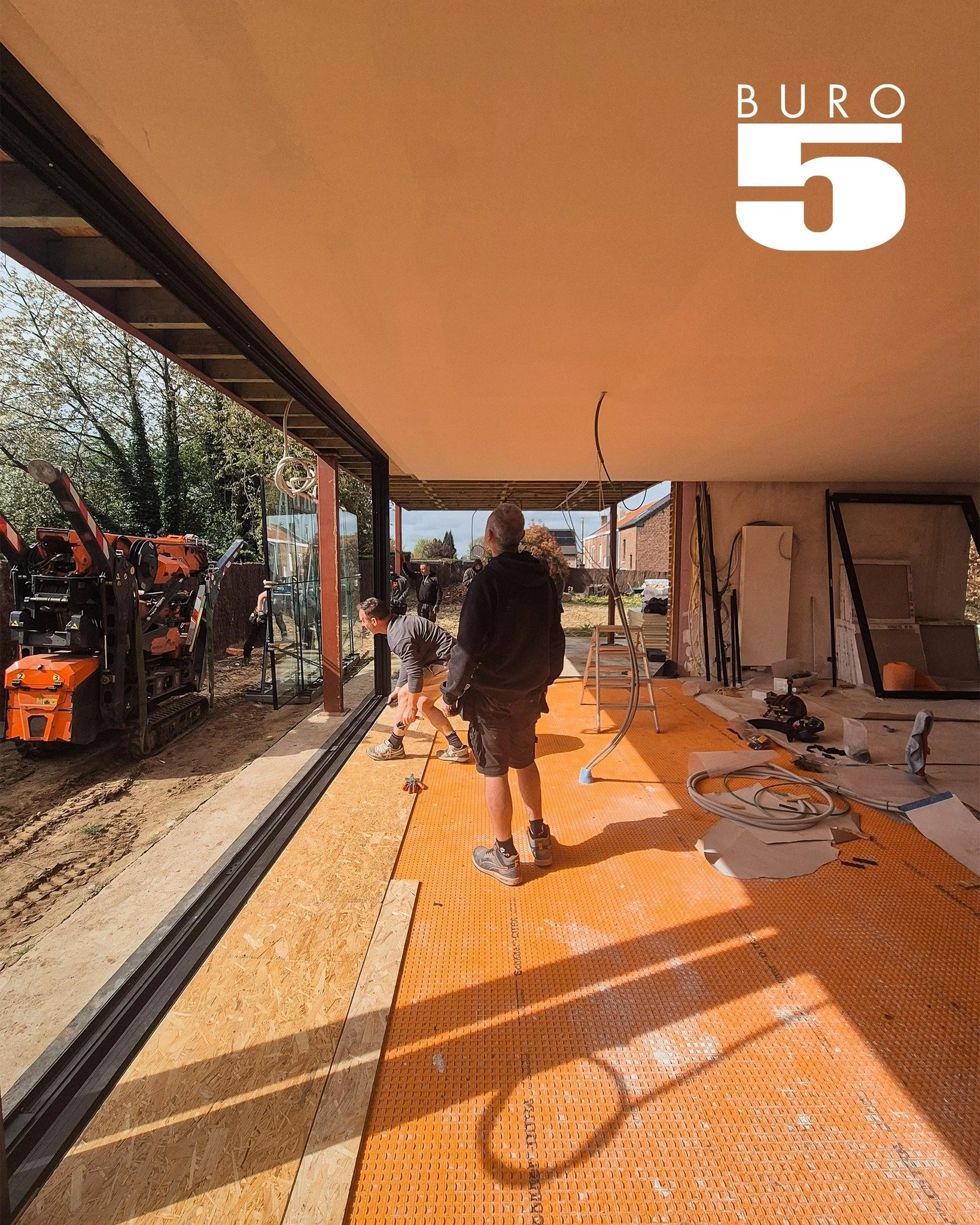 Projet de transformation et extension d&rsquo;une habitation &agrave; Awans

Une &eacute;tape cl&eacute; du projet vient d&rsquo;&ecirc;tre franchie. Les menuiseries ext&eacute;rieures sont en place.

Un moment fort du chantier, marqu&eacute; par la 