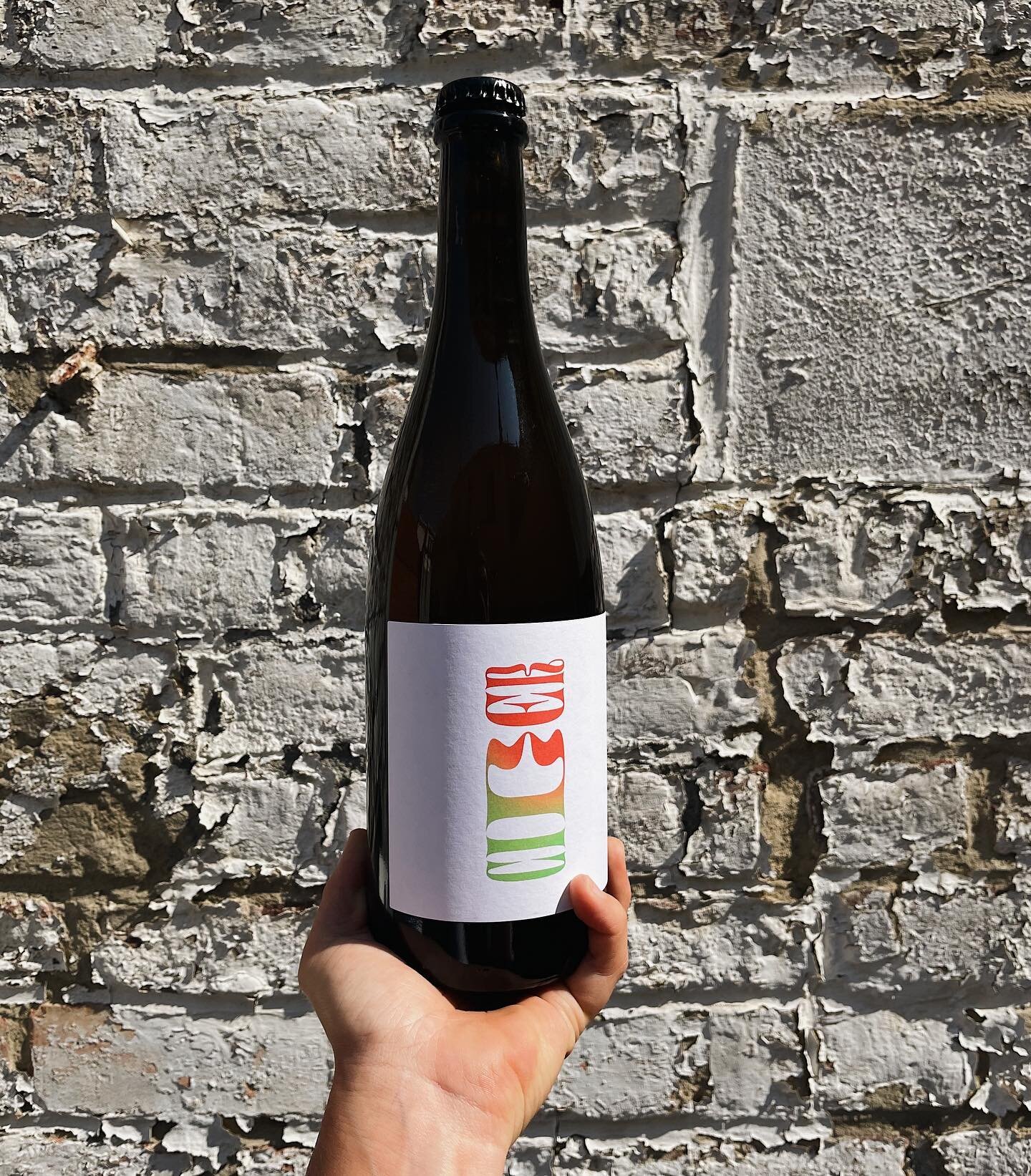 well hello there sunshine, fjietfjieeuw. let&rsquo;s blow up our boat and float on the river with some cloudy and crisp juice to freshen us up. 

chugs as easy as an ice cold glass of water first thing in the morning. 

unfiltered cider by @andi_weig