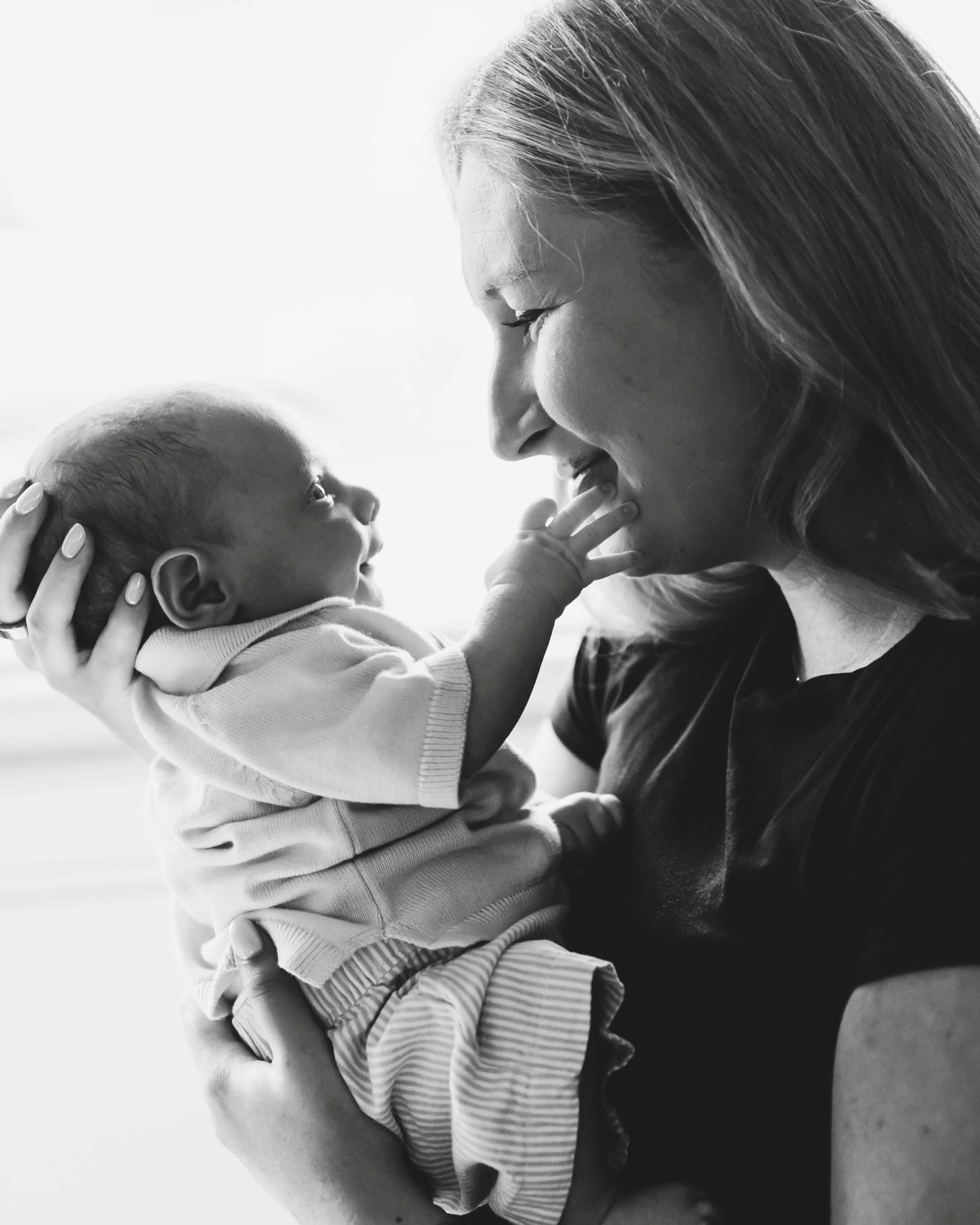 A few weeks ago I got to photograph this beautiful family while baby Myles was still in his mama&rsquo;s belly. Last week, I got to meet him in person.
I absolutely LOVE doing newborn shoots for my maternity clients. Sticking with the same photograph
