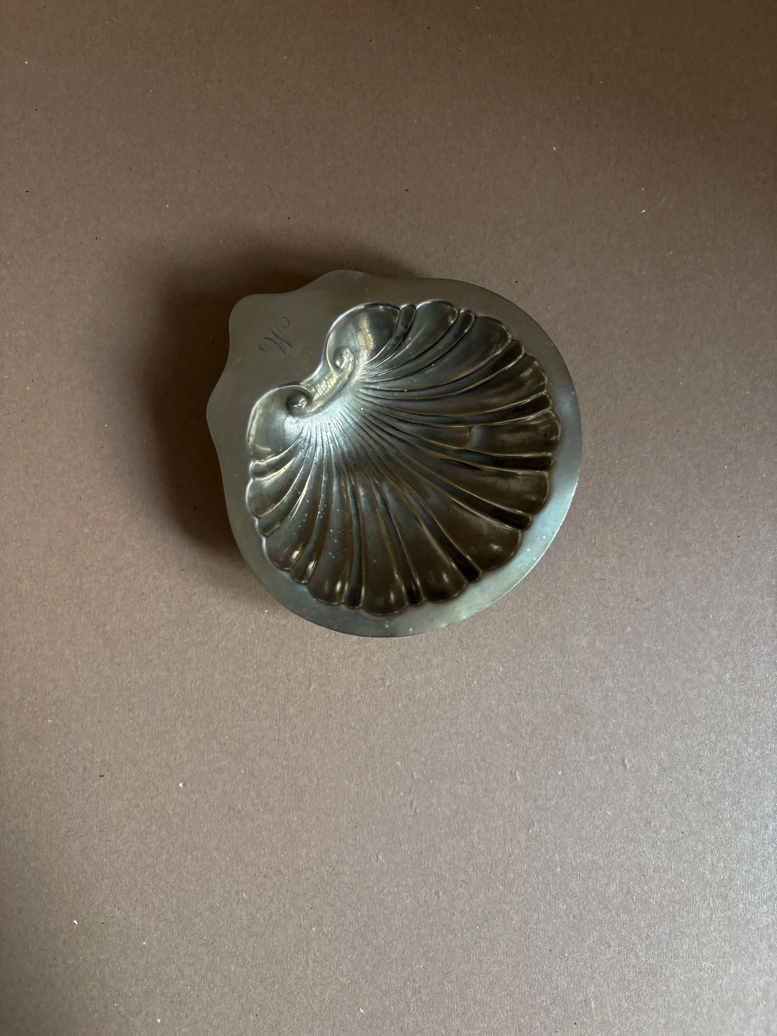 MONOGRAMMED SCALLOP SHELL DISH