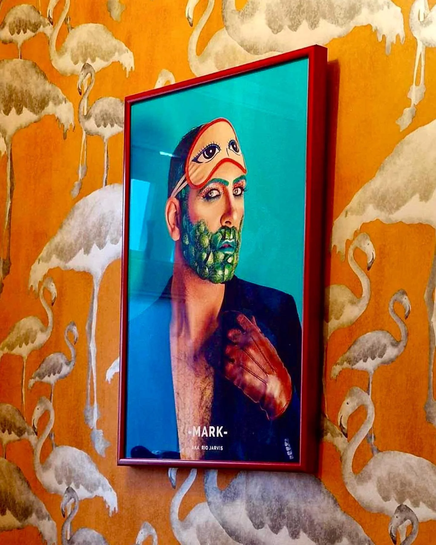 🌈CAMP LOO🌈 while you do a number 2..🤪🦄 another happy customer with our BRUTE NO.3 RIO JARVIS  complimented on a gorge pillar box red gloss frame!!

#beardedbrute #brute #beardedbrutes #glitter #glitterart #sparkle #instaart #portraitart #portrait