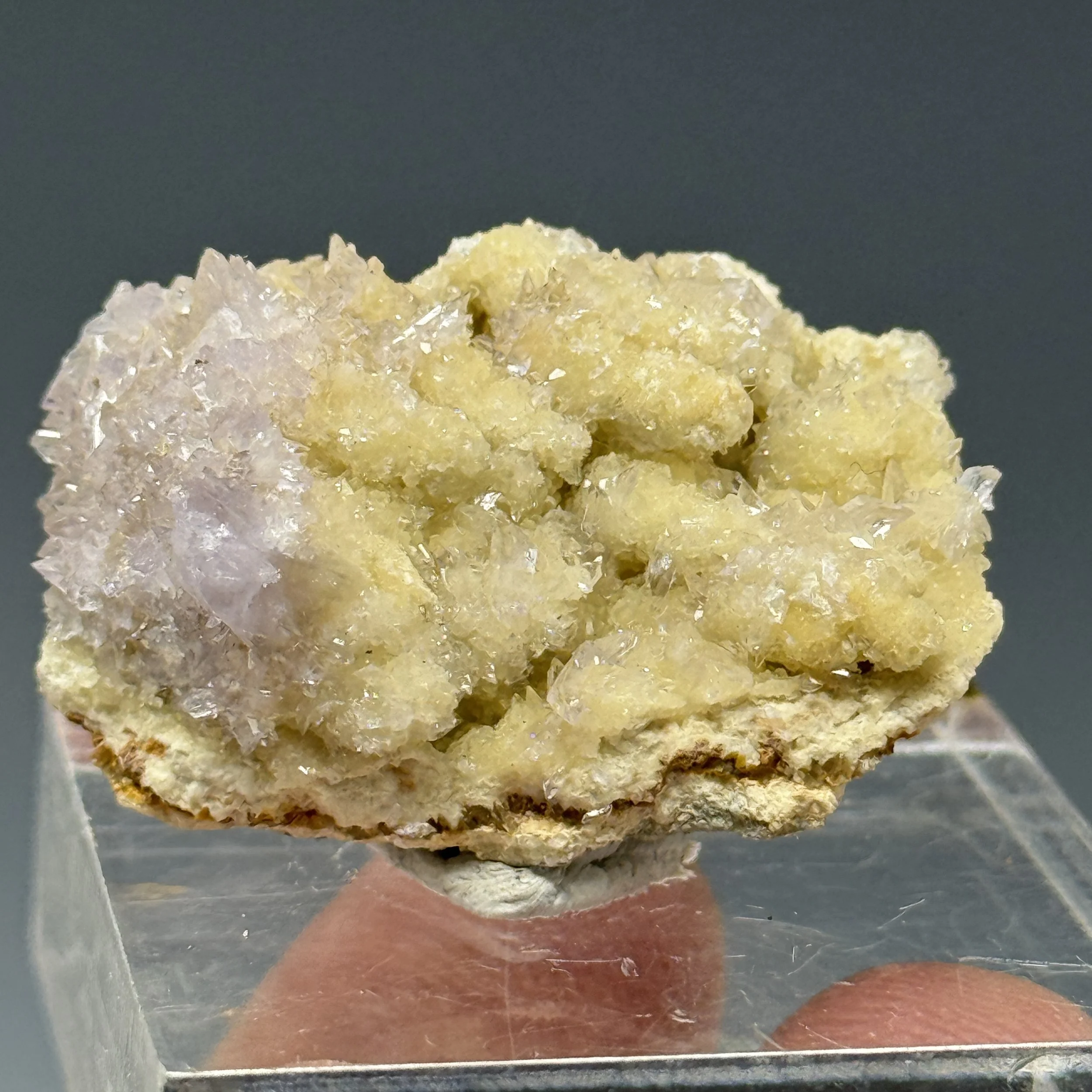 Creedite, Smithsonite, Santa Eulalia, Chihuahua, Mexico