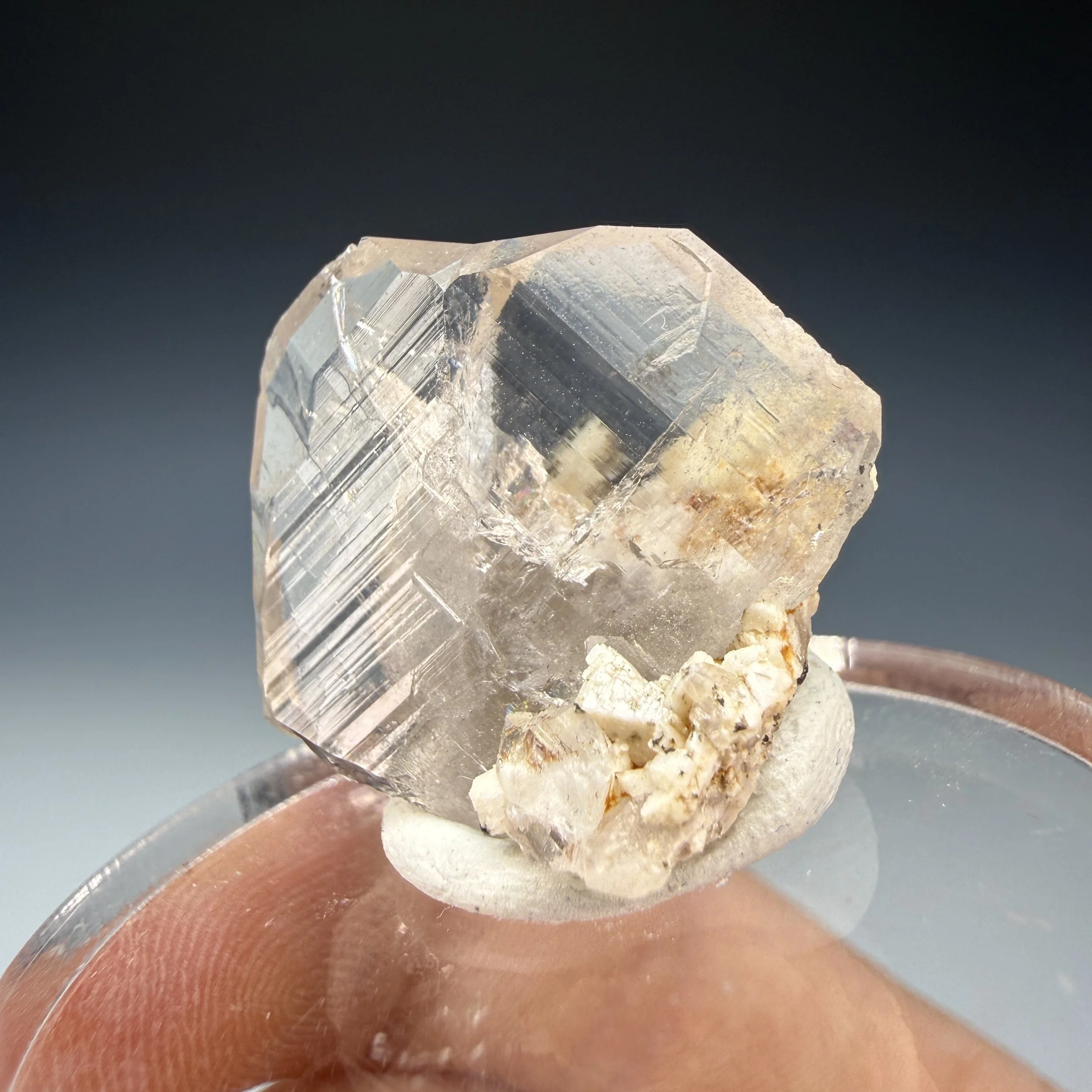 Quartz var. Smoky, Japan Law Twin, Mina Tiro Estrella, Capitan Mountains, New Mexico, USA
