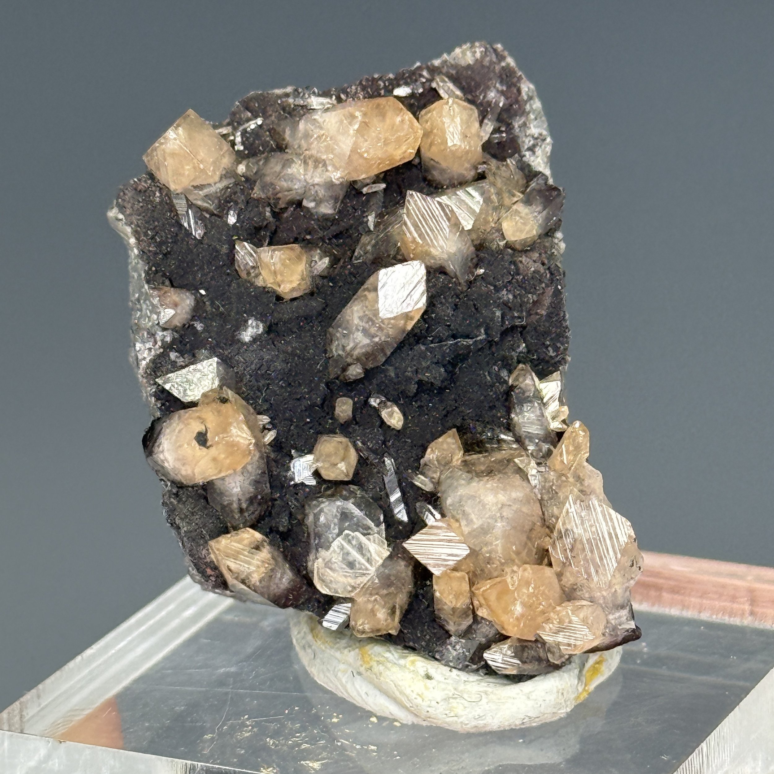 Smithsonite, Broken Hill Proprietary Mine, Broken Hill Dist., Yancowinna Co., New South Wales, Australia