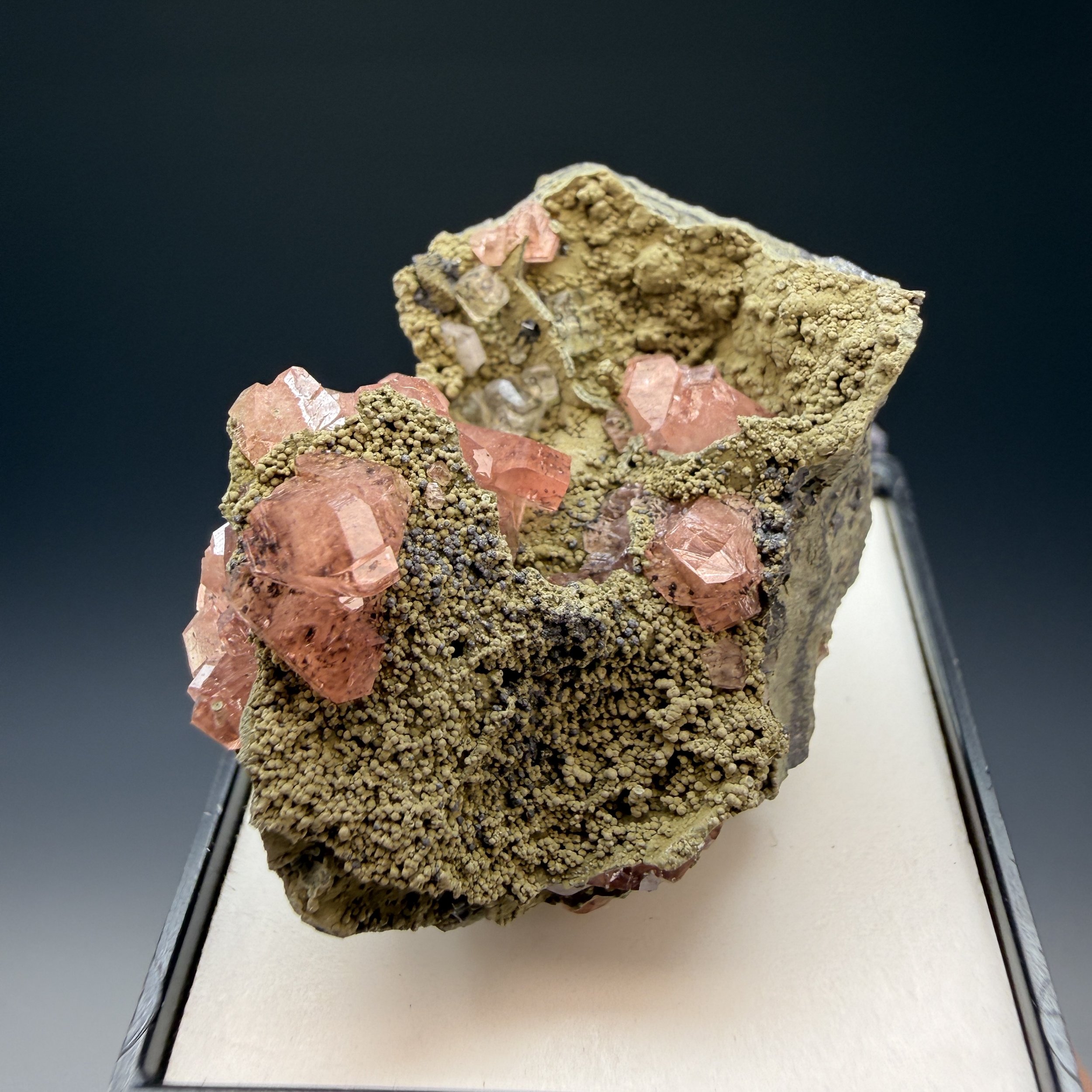 Rhodochrosite, Fluorite, Santa Eulalia Dist., Chihuahua, Mexico