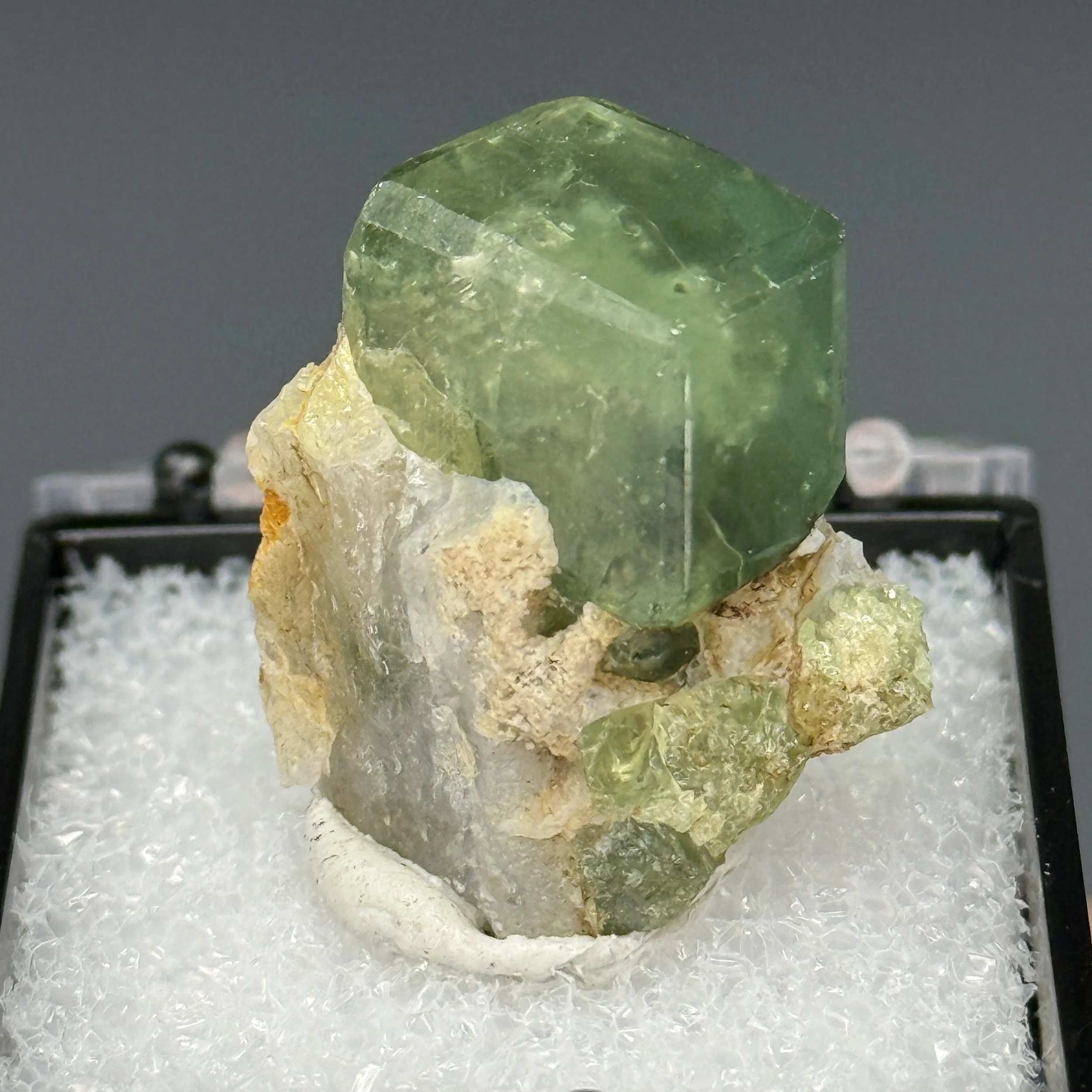 Andradite var Demantoid, Antetezambato Mine, Antsakoamanondro, Ambanja, Diana, Madagascar