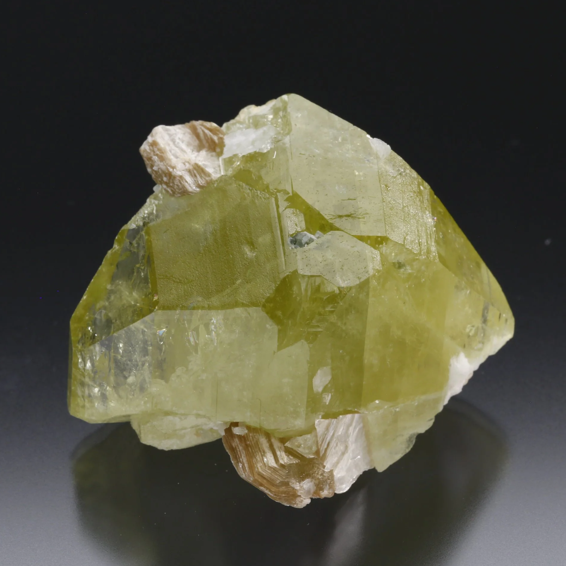 Brazilianite, Corrego Frio Mine, Linopolis, Divino das Laranjeiras, Minas Gerais, Brazil