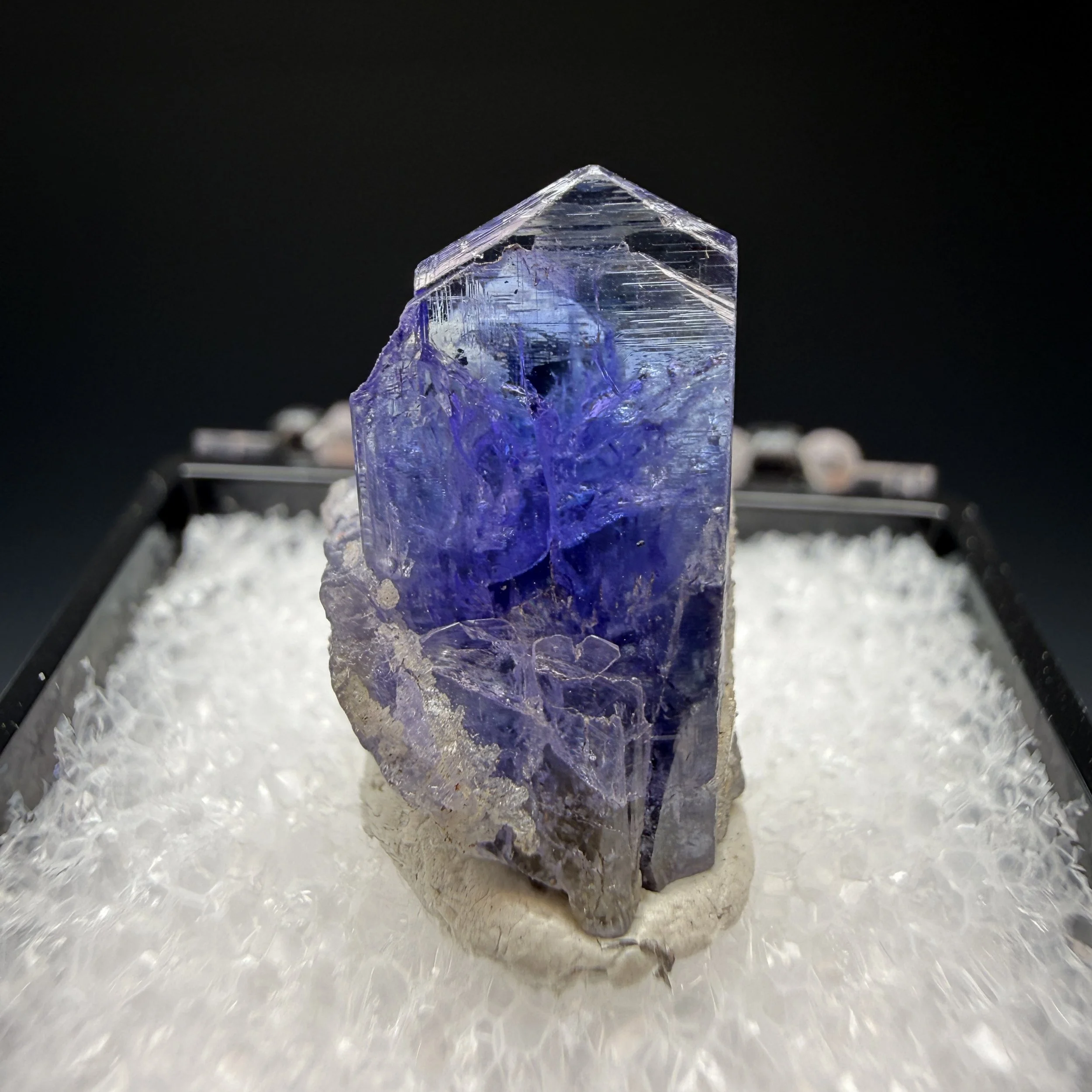 Tanzanite, Merelani Hills, Lelatema Mtns., Tanzania