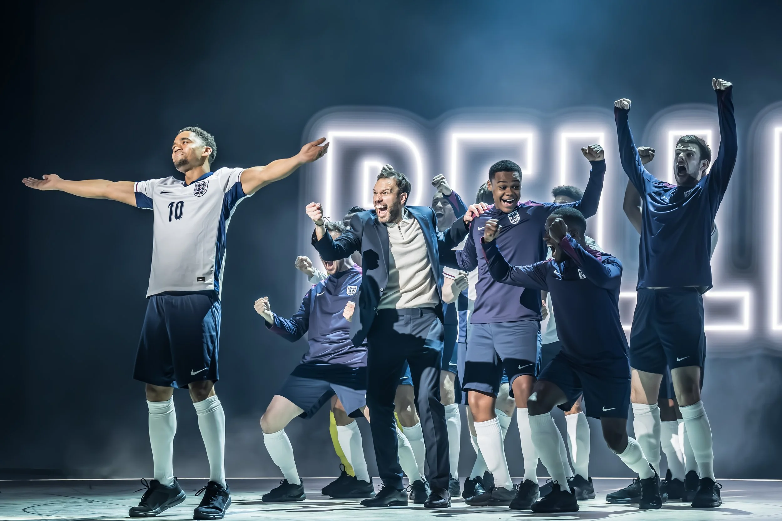 The cast of Dear England national tour. c. Marc Brenner(3711).jpg